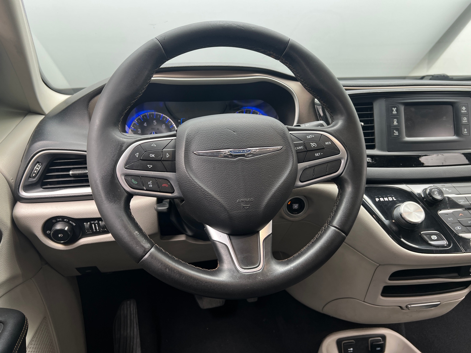 Thumbnail: 2017 Chrysler Pacifica - 4