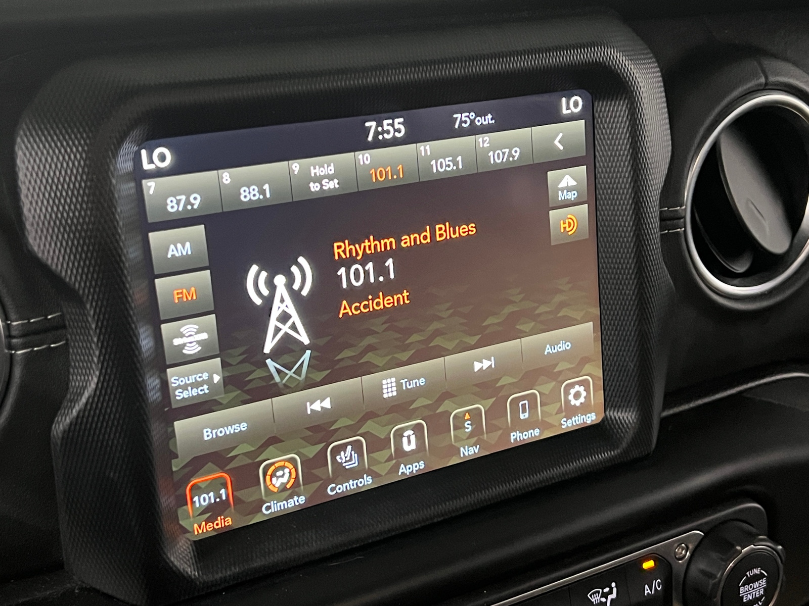 Thumbnail: 2022 Jeep Wrangler - 3