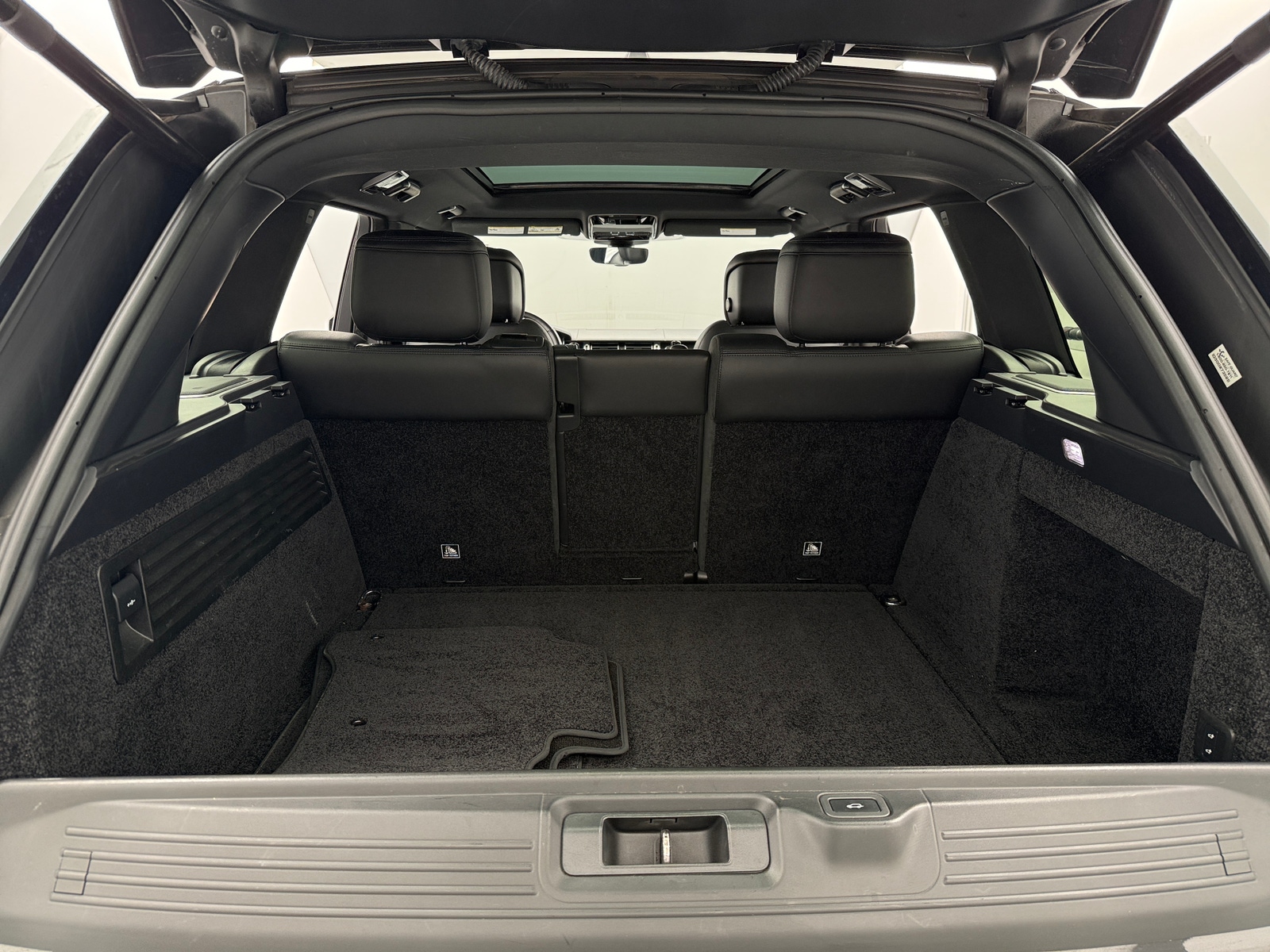 Thumbnail: 2019 Land Rover Range Rover - 6