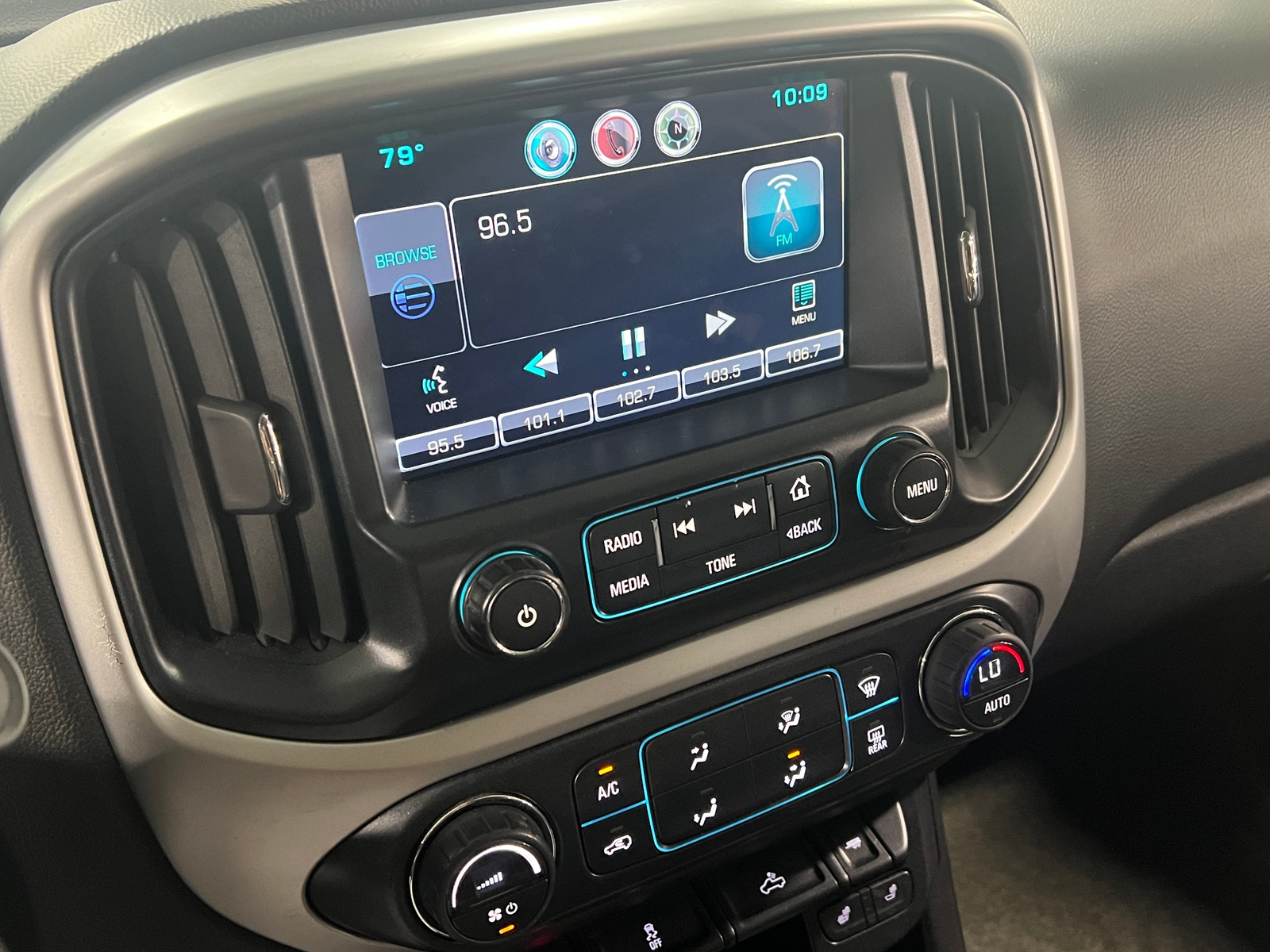 Thumbnail: 2015 Chevrolet Colorado - 4