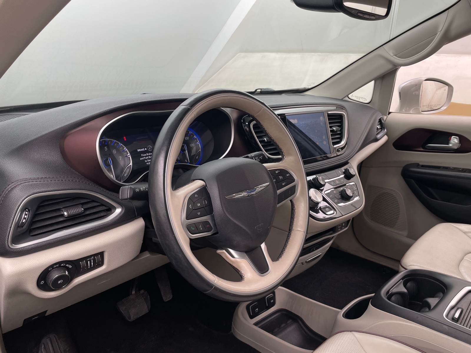 Thumbnail: 2017 Chrysler Pacifica - 4