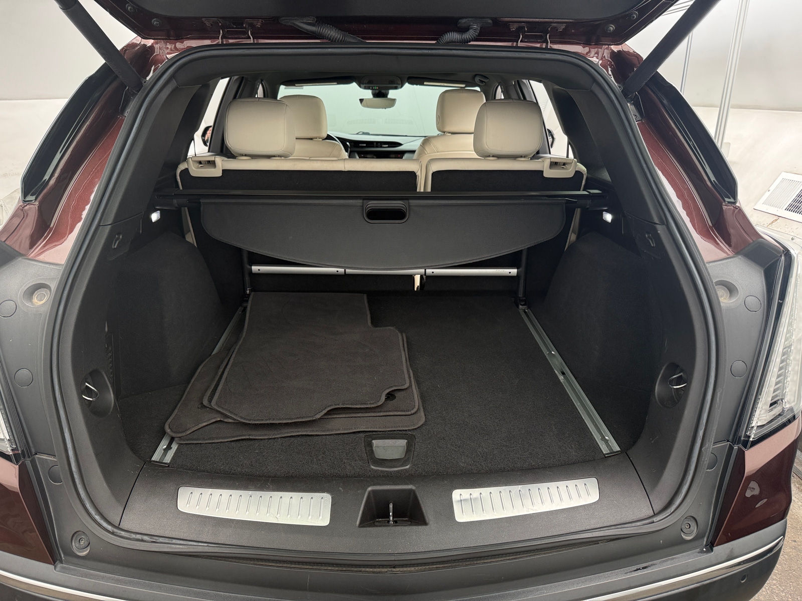 Thumbnail: 2023 Cadillac XT5 - 6