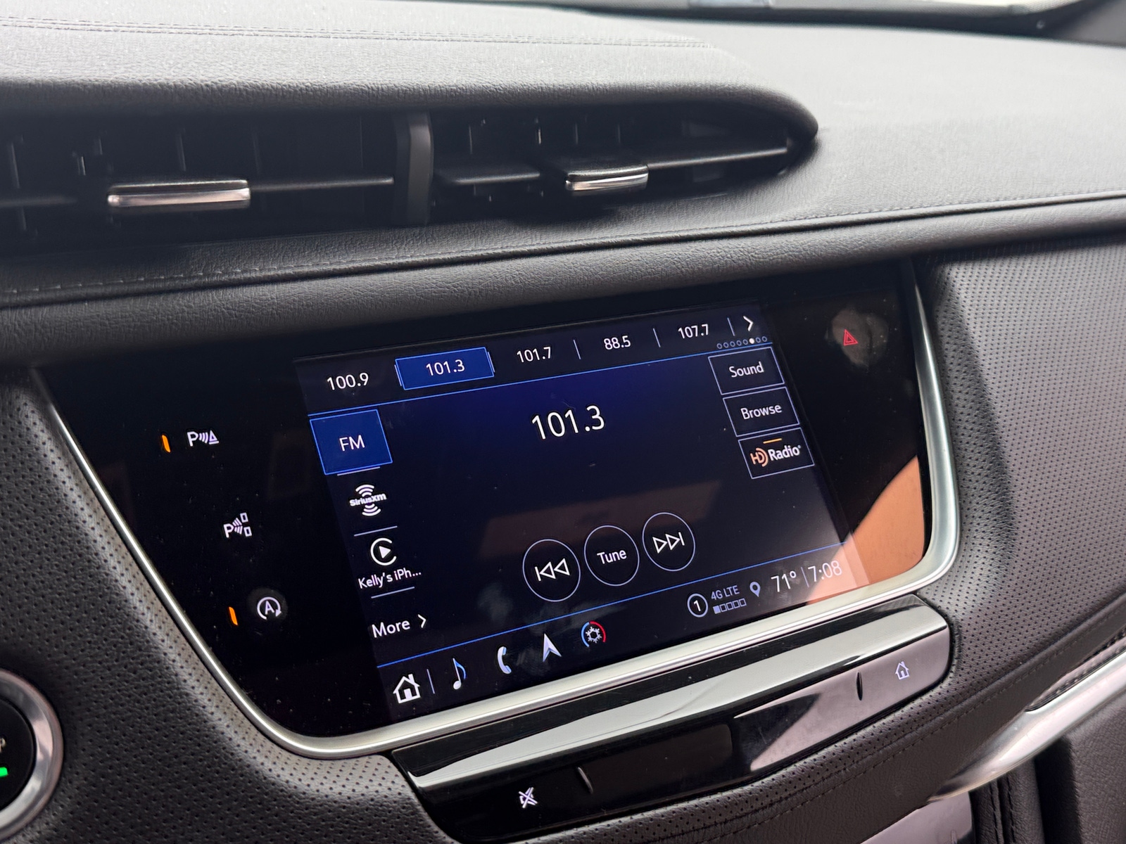 Thumbnail: 2023 Cadillac XT5 - 3