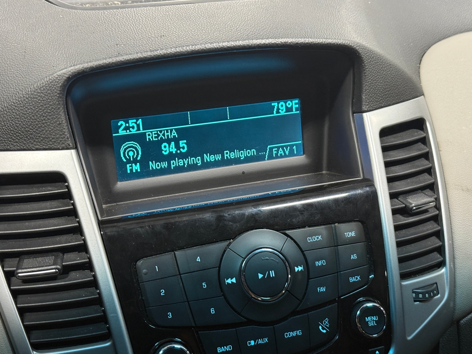 Thumbnail: 2014 Chevrolet Cruze - 4