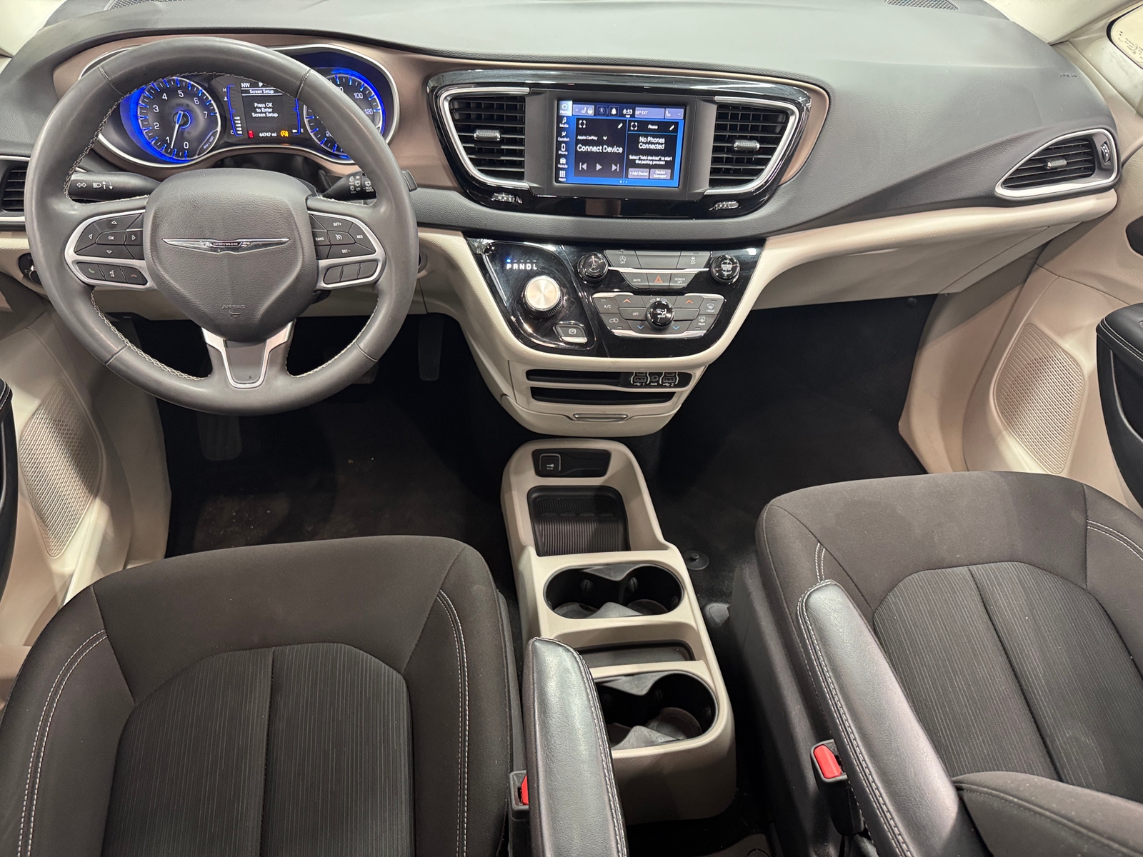 Thumbnail: 2023 Chrysler Voyager - 3