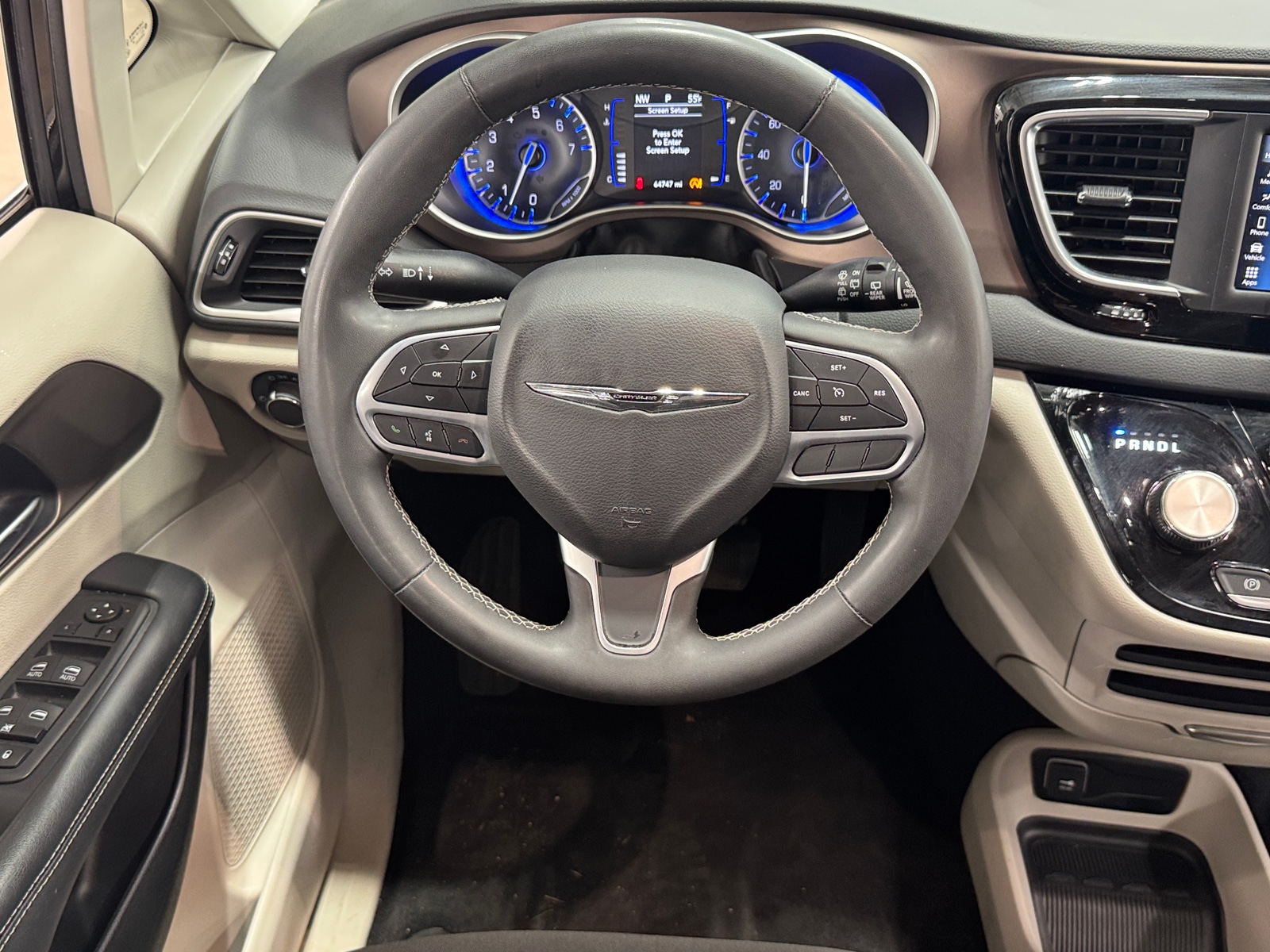 Thumbnail: 2023 Chrysler Voyager - 5