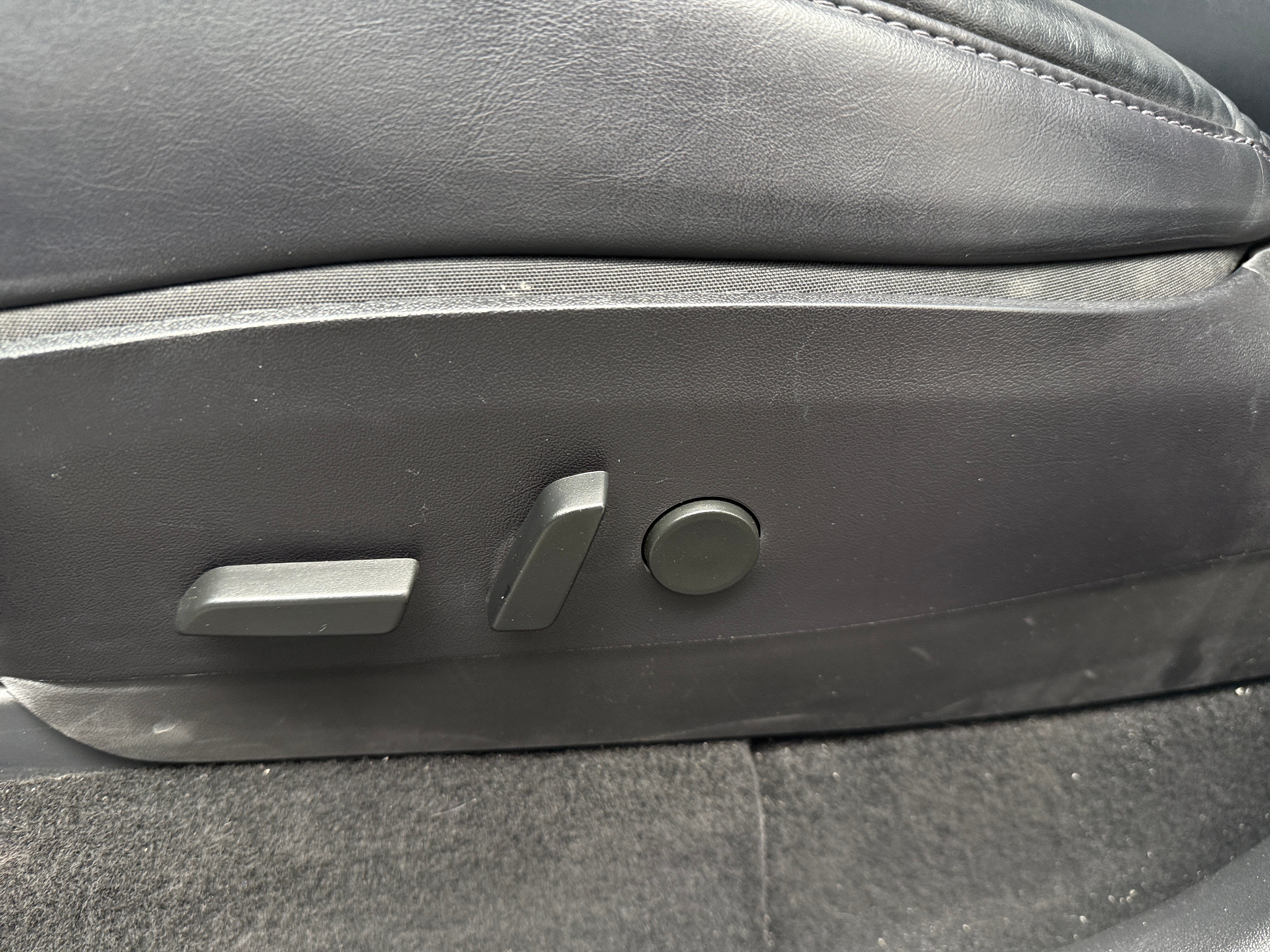 2020 Tesla Model Y Long Range - Photo 11