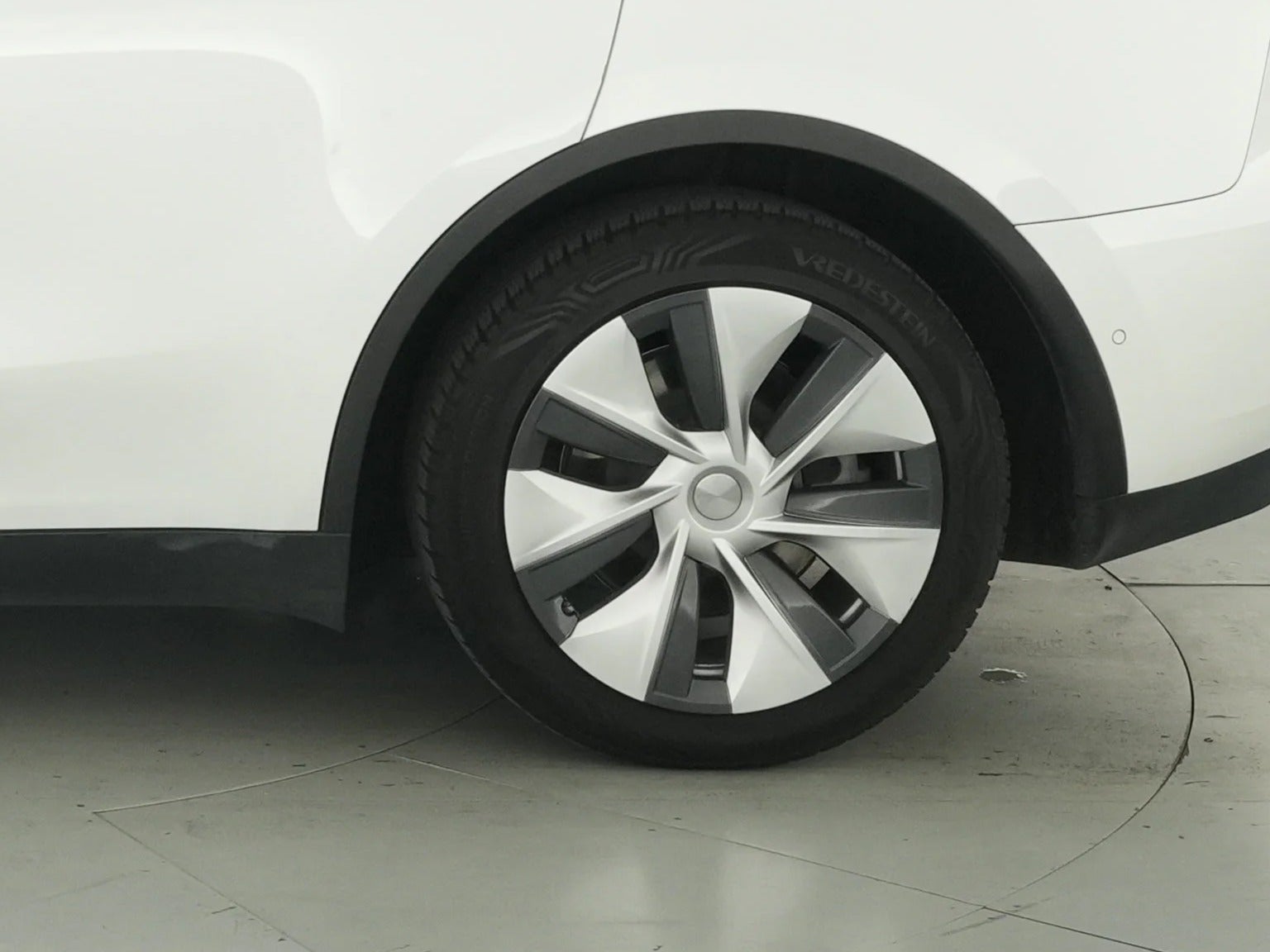 2020 Tesla Model Y Long Range - Photo 22