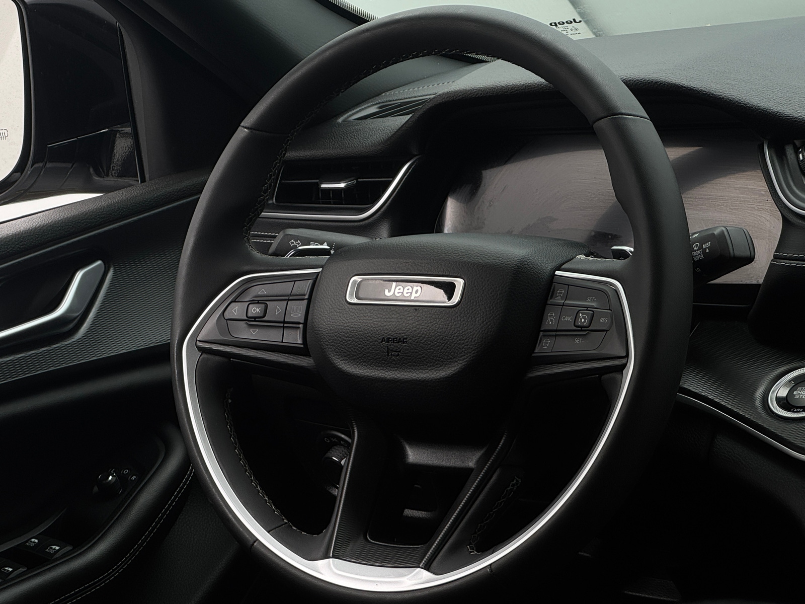 Thumbnail: 2023 Jeep Grand Cherokee - 4