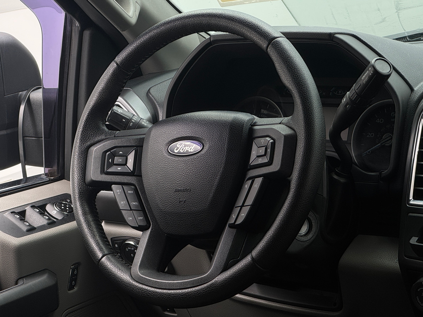 Thumbnail: 2016 Ford Econoline - 5
