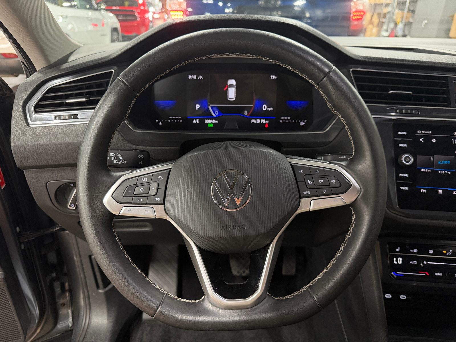 Thumbnail: 2023 Volkswagen Tiguan - 4