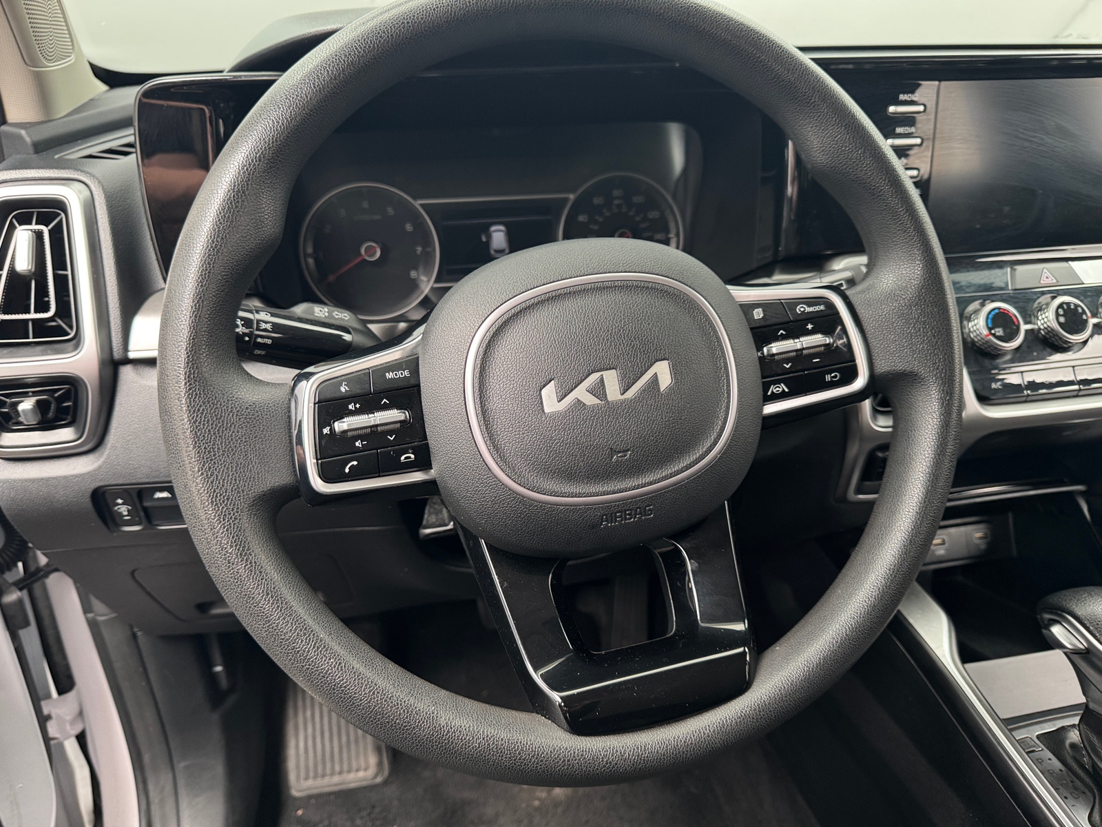 Thumbnail: 2022 Kia Sorento - 5