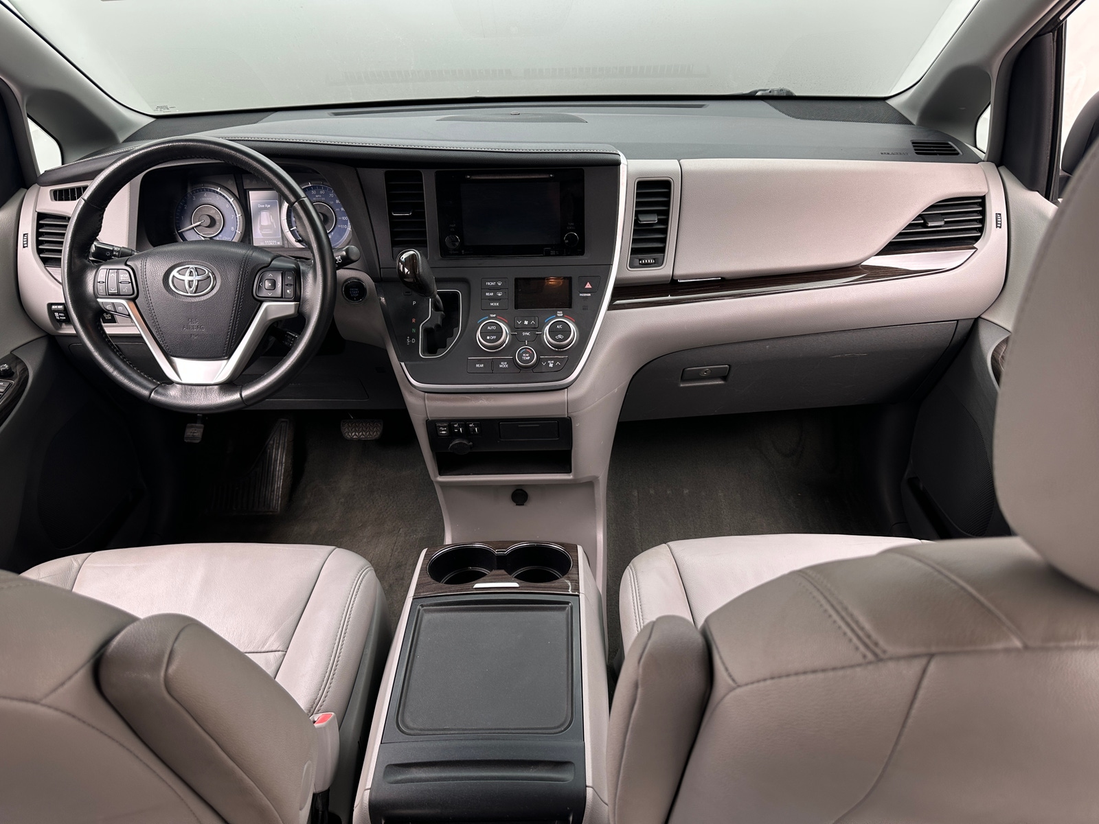Thumbnail: 2015 Toyota Sienna - 2