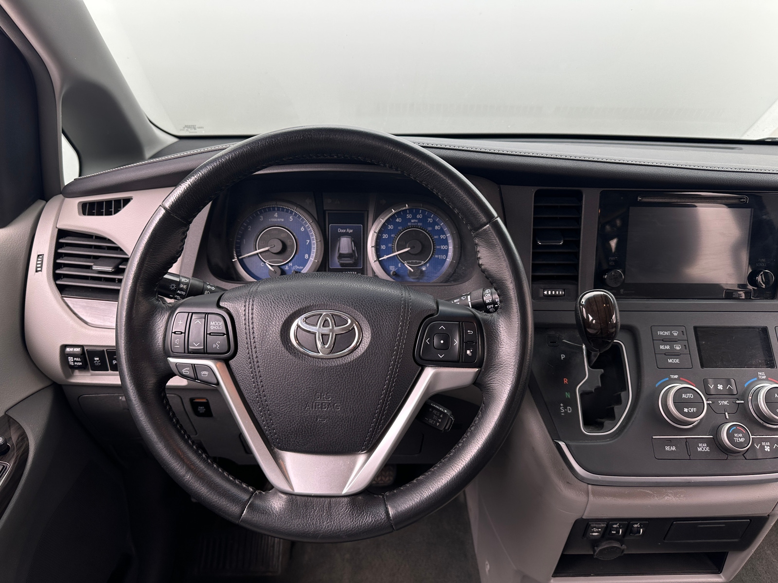 Thumbnail: 2015 Toyota Sienna - 4