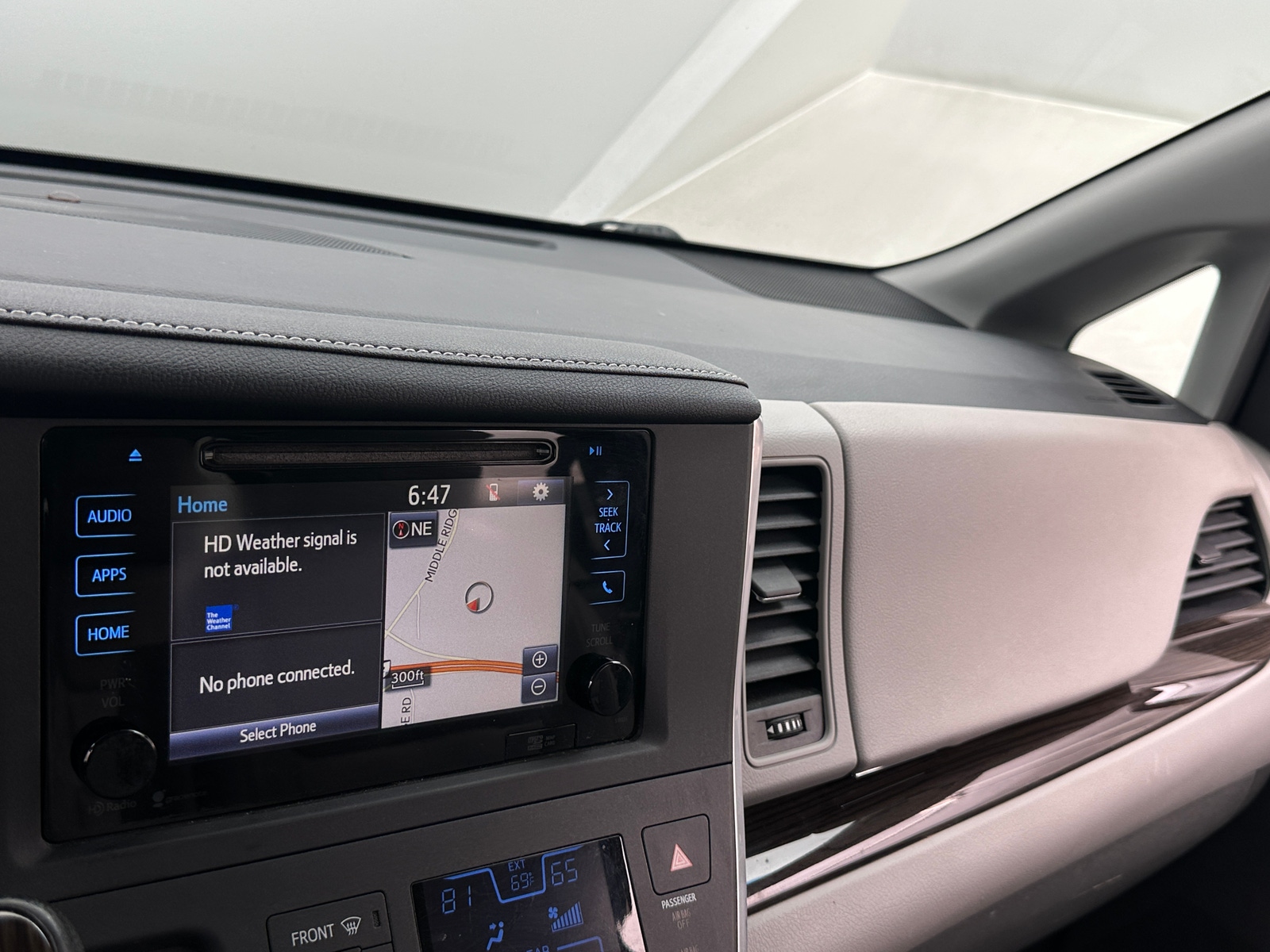Thumbnail: 2015 Toyota Sienna - 3