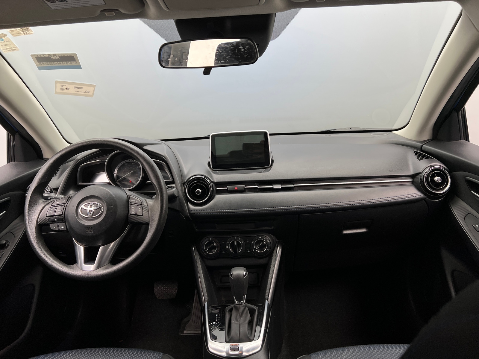 Thumbnail: 2017 Toyota Yaris iA - 3