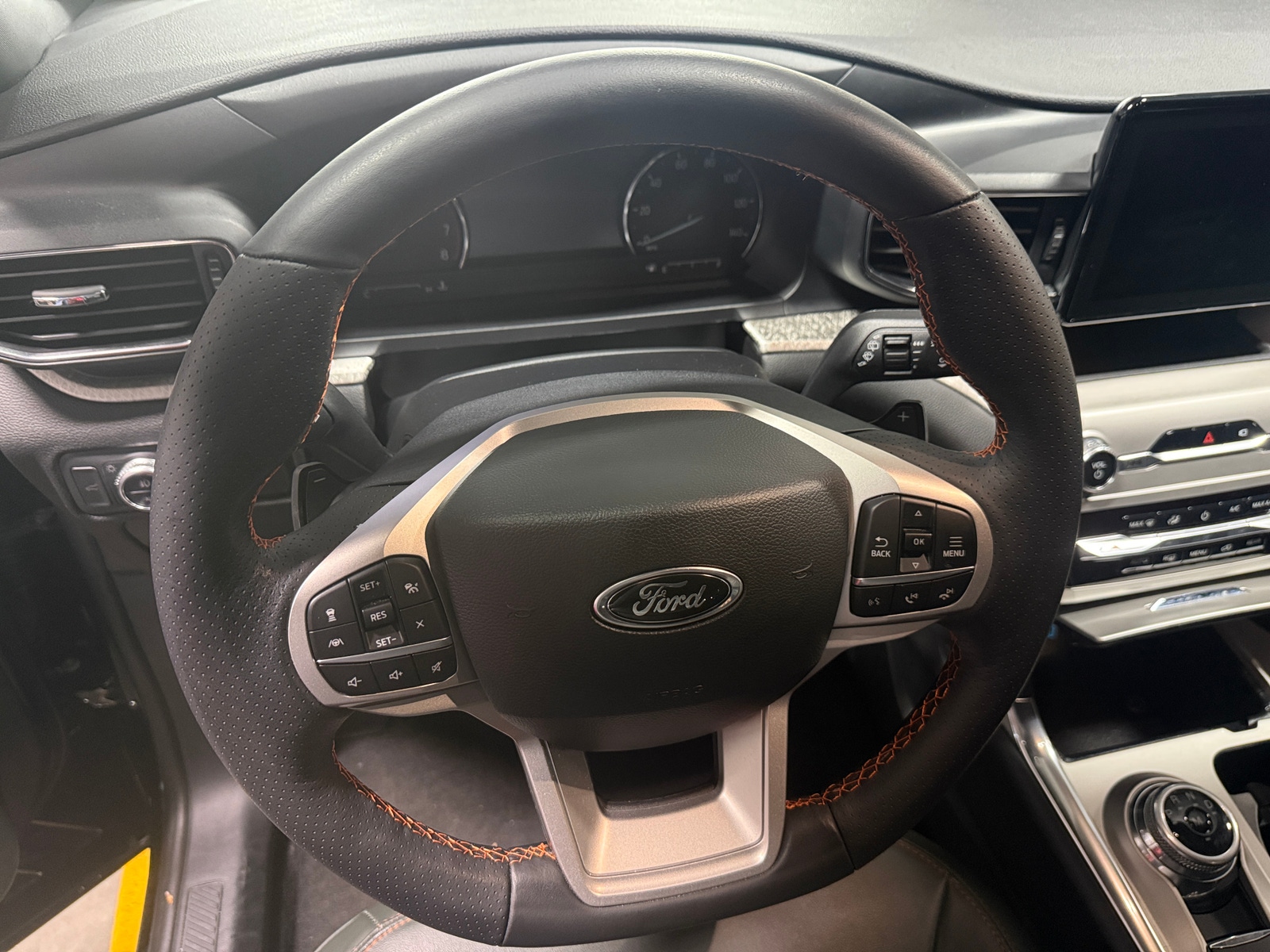 Thumbnail: 2022 Ford Explorer - 5