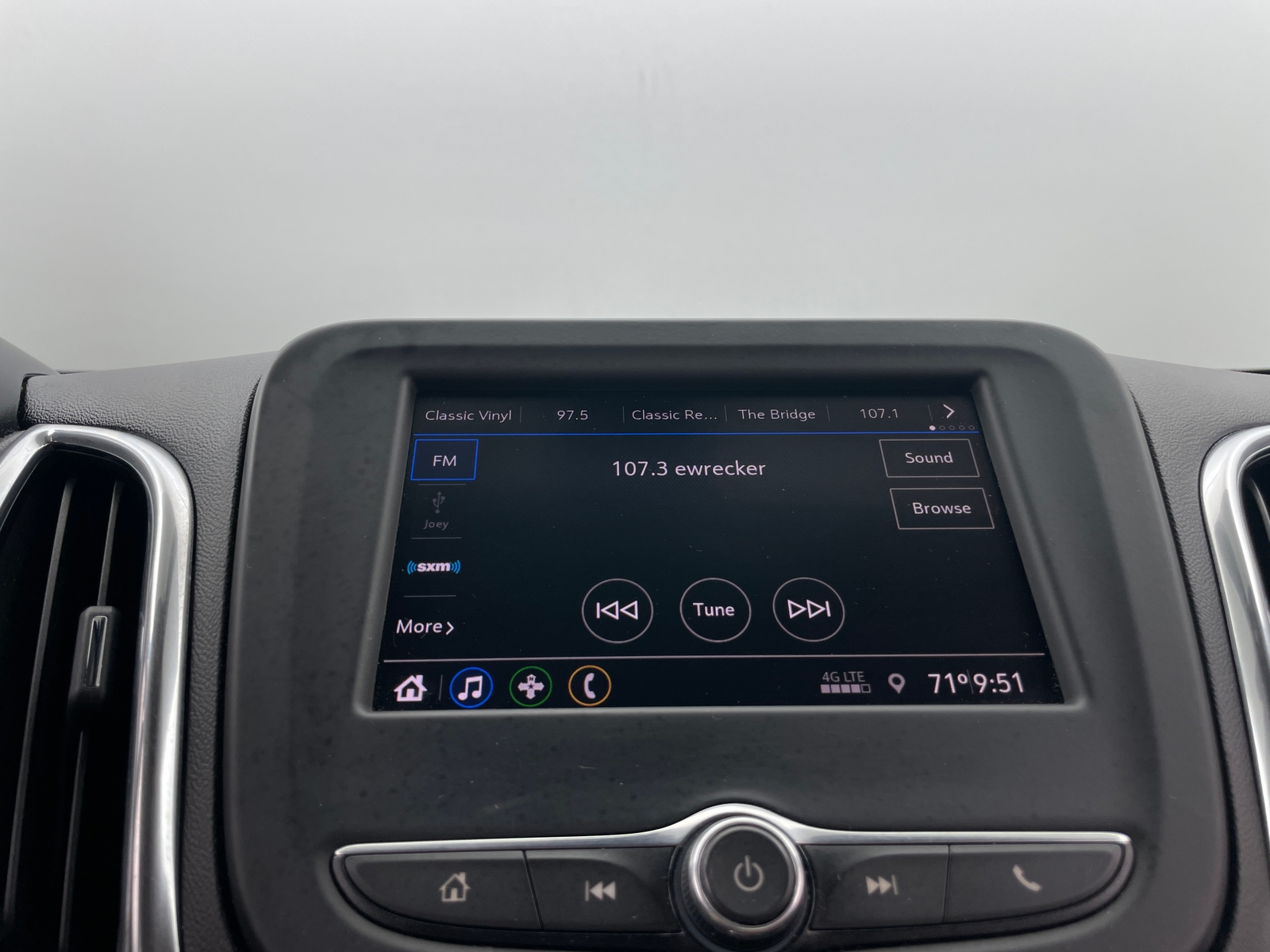 Thumbnail: 2020 Chevrolet Equinox - 4