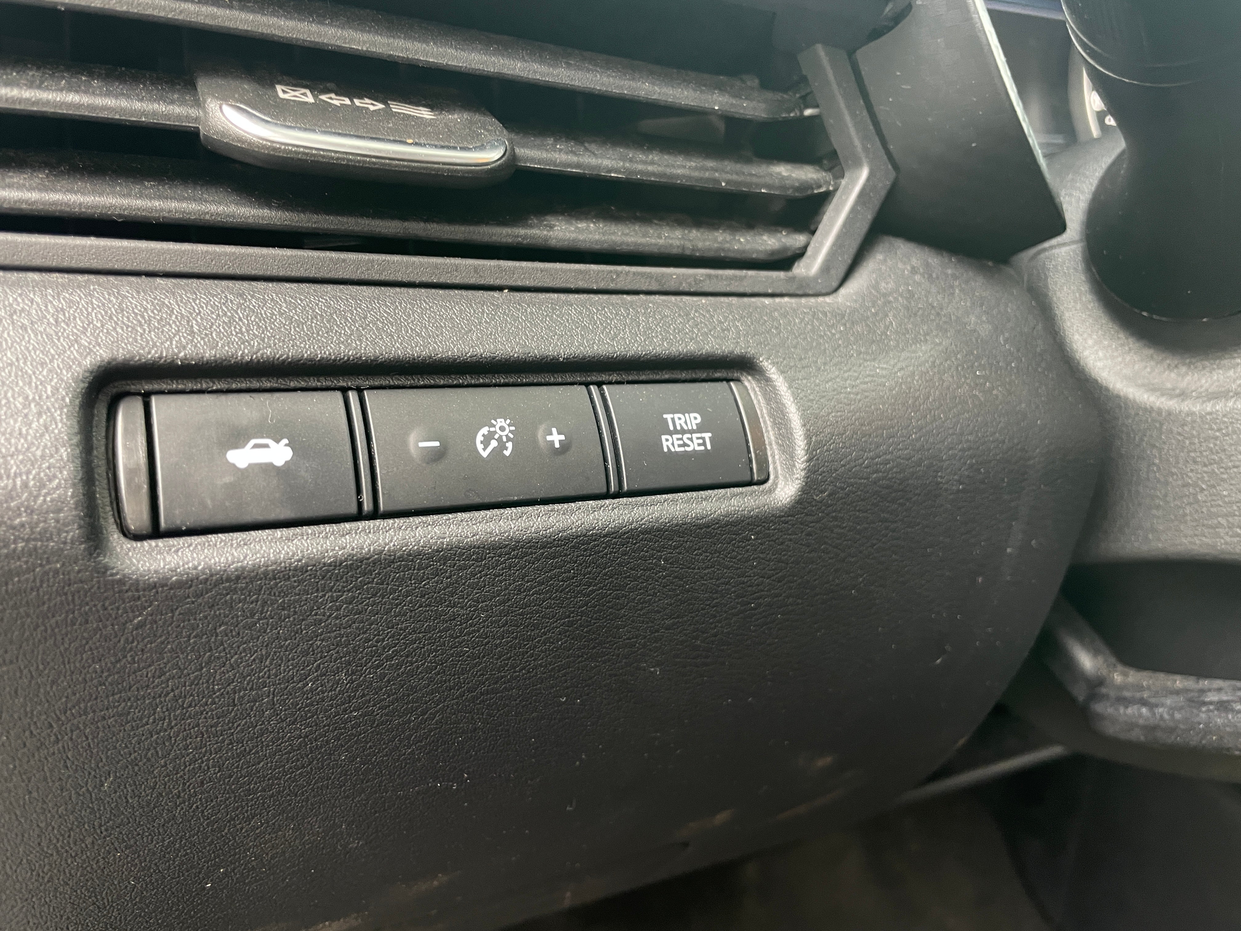2022 Nissan Altima SR - Photo 2