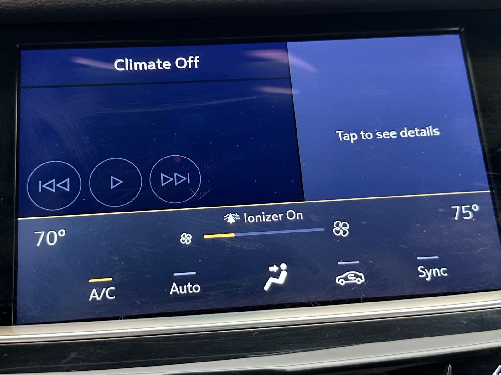 Thumbnail: 2023 Cadillac XT5 - 3