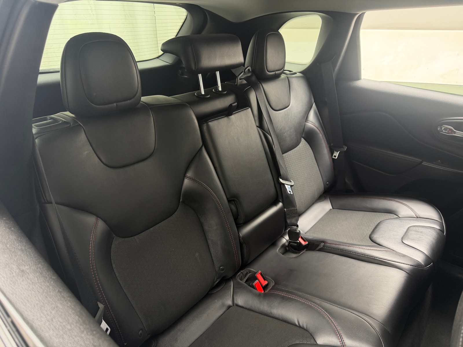Thumbnail: 2019 Jeep Cherokee - 6