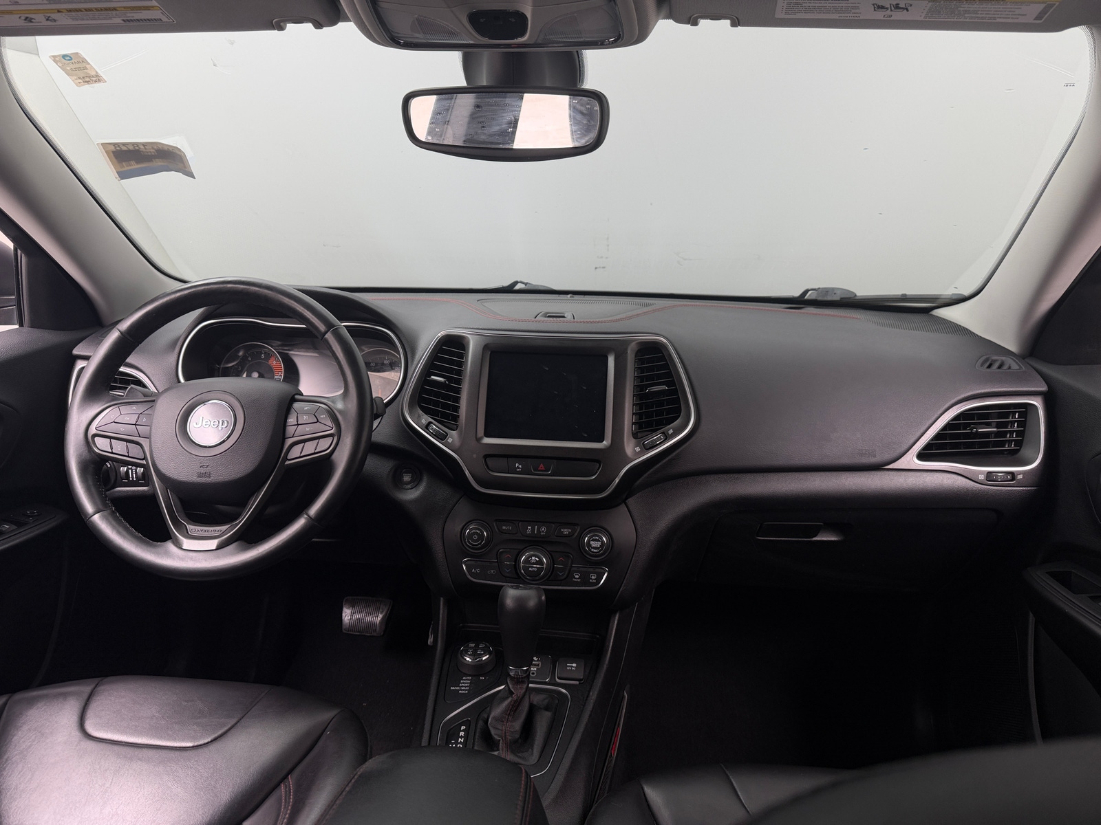 Thumbnail: 2019 Jeep Cherokee - 3