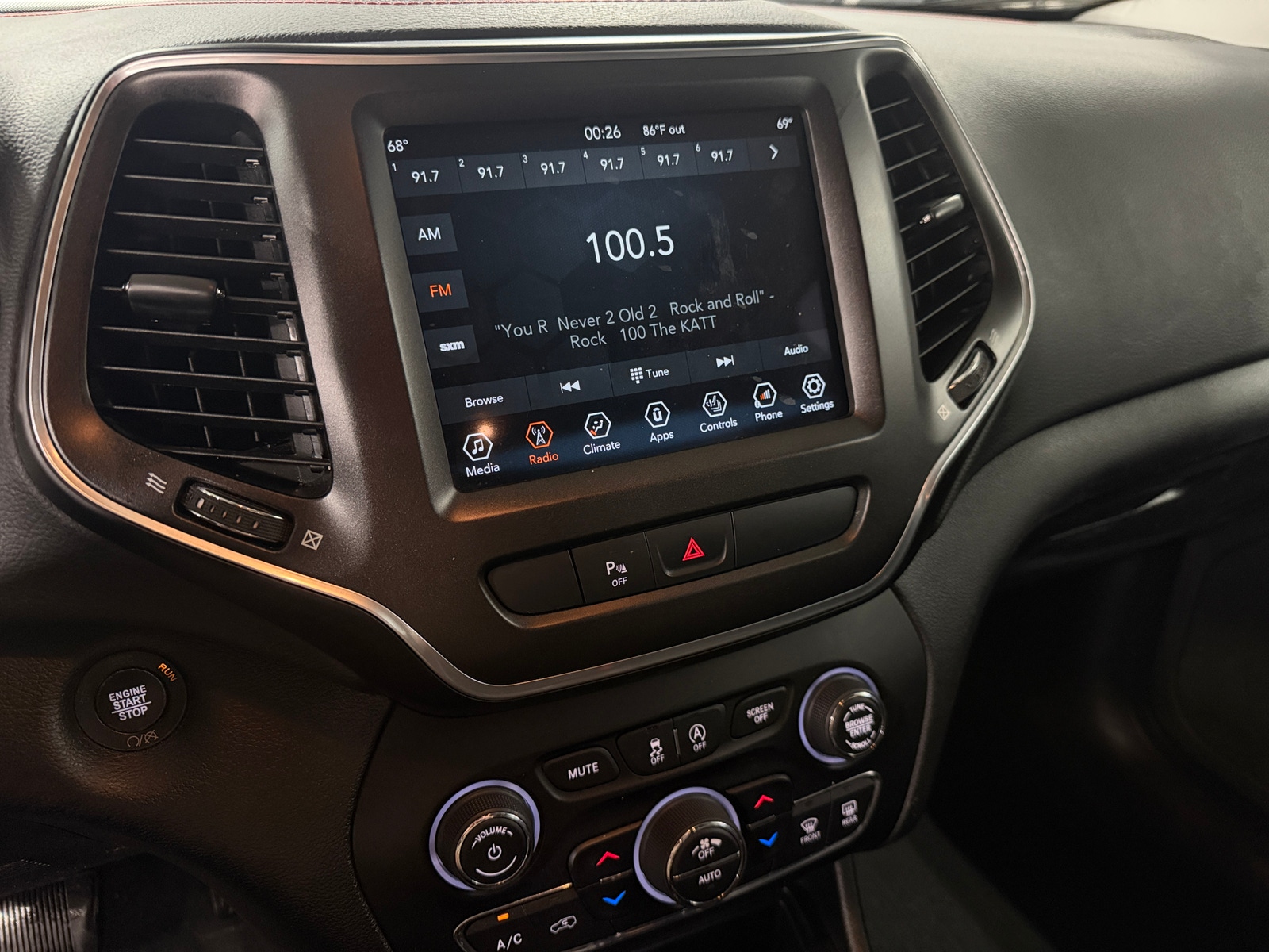 Thumbnail: 2019 Jeep Cherokee - 4