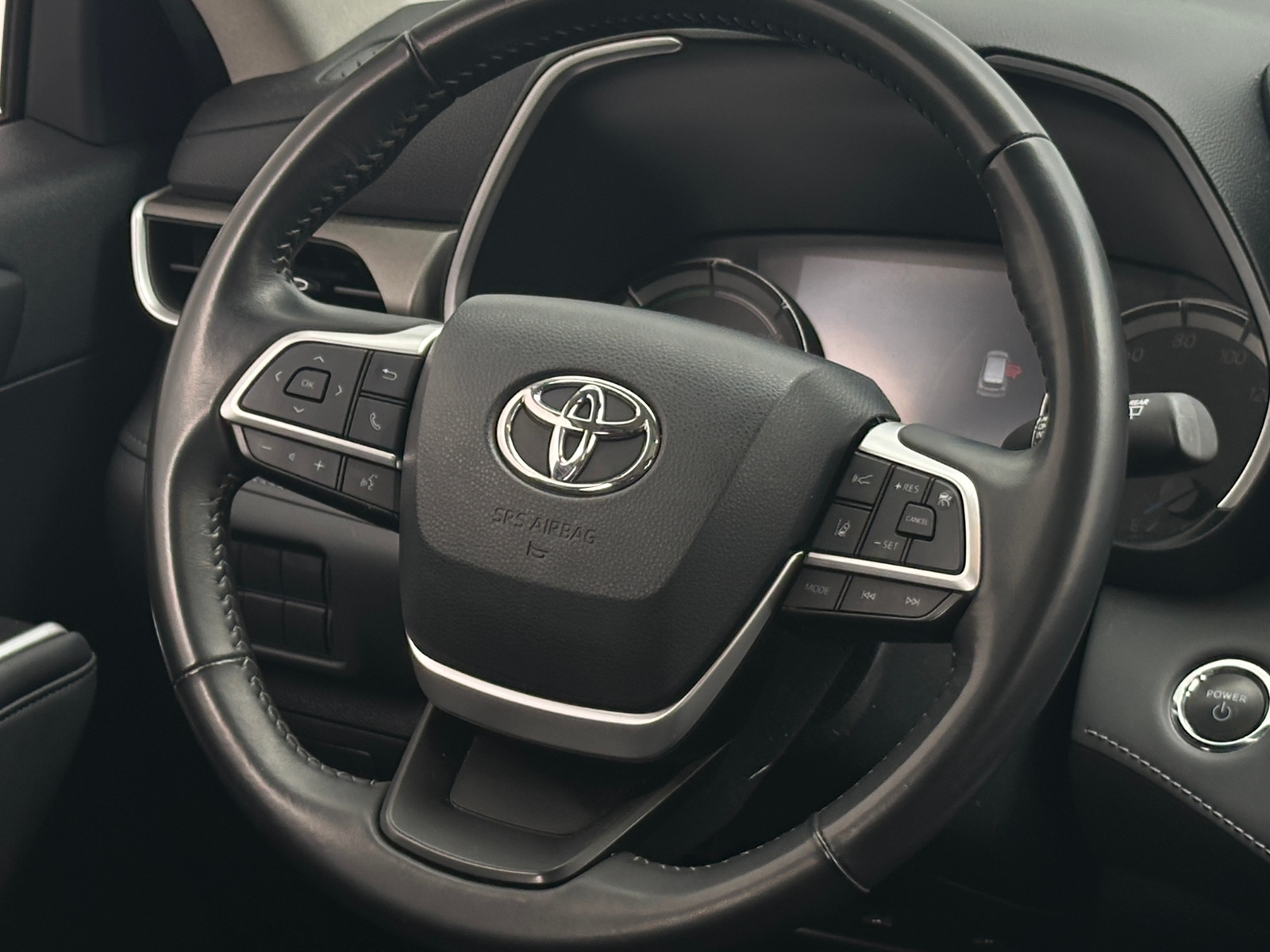 Thumbnail: 2023 Toyota Highlander - 4