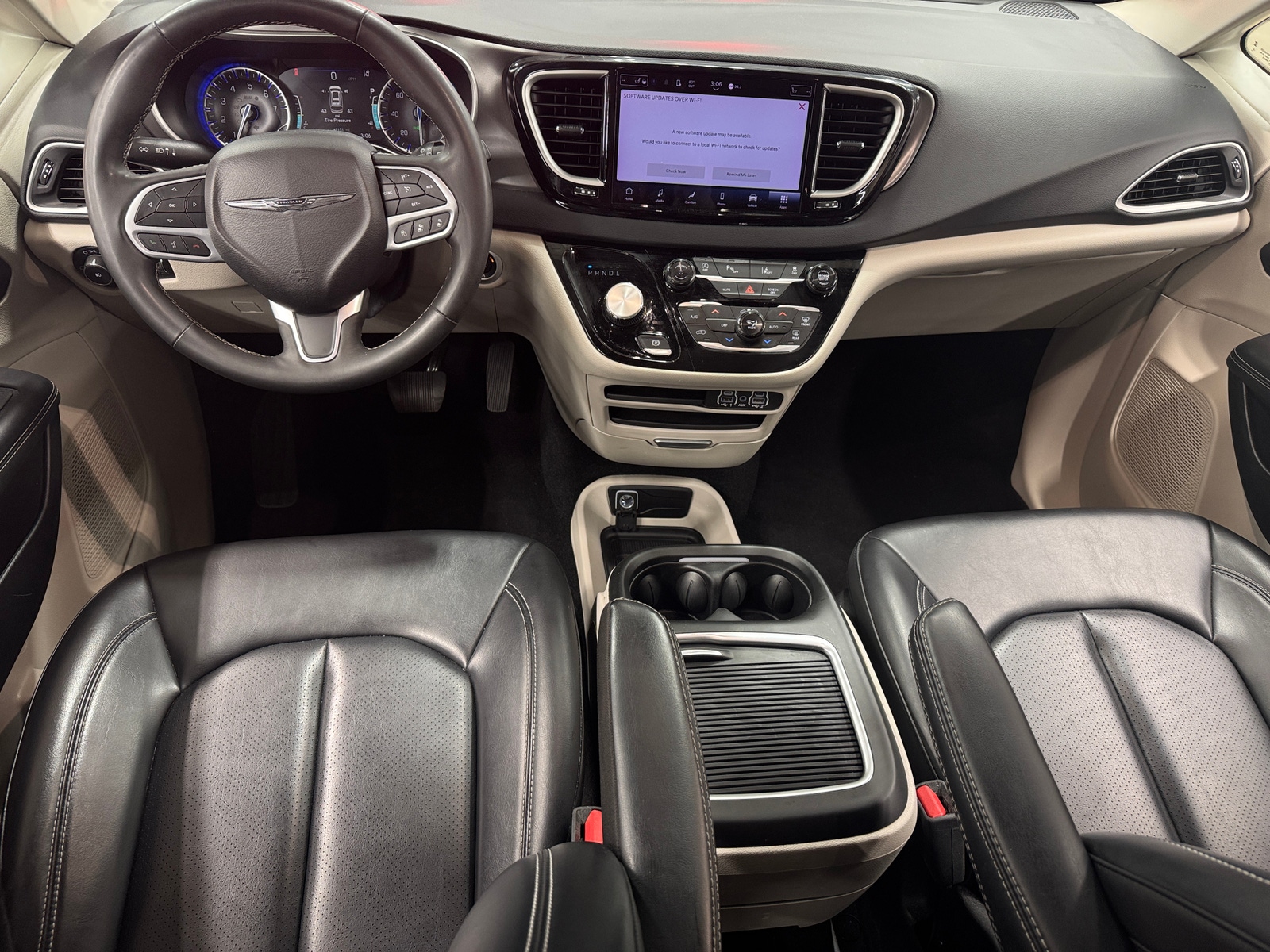 Thumbnail: 2023 Chrysler Pacifica - 2