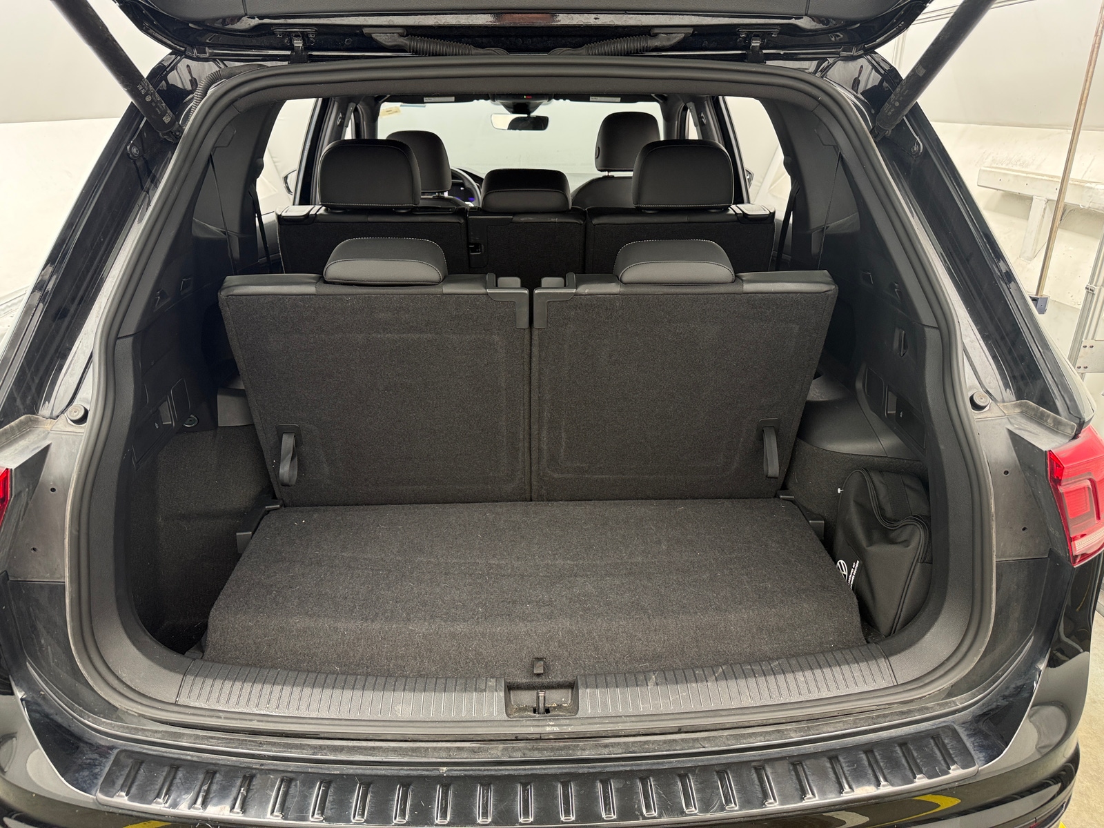 Thumbnail: 2024 Volkswagen Tiguan - 6