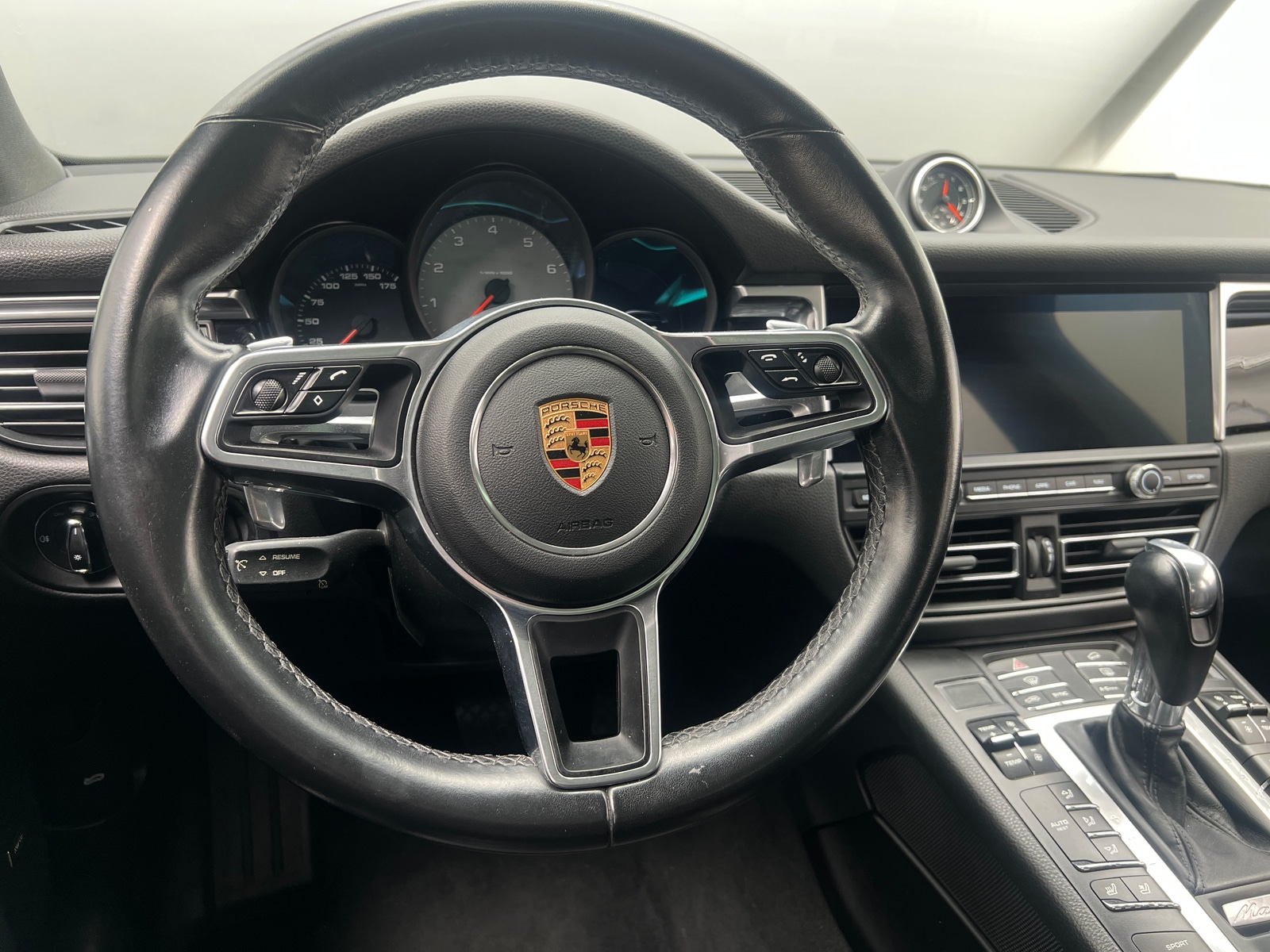 Thumbnail: 2020 Porsche Macan - 4