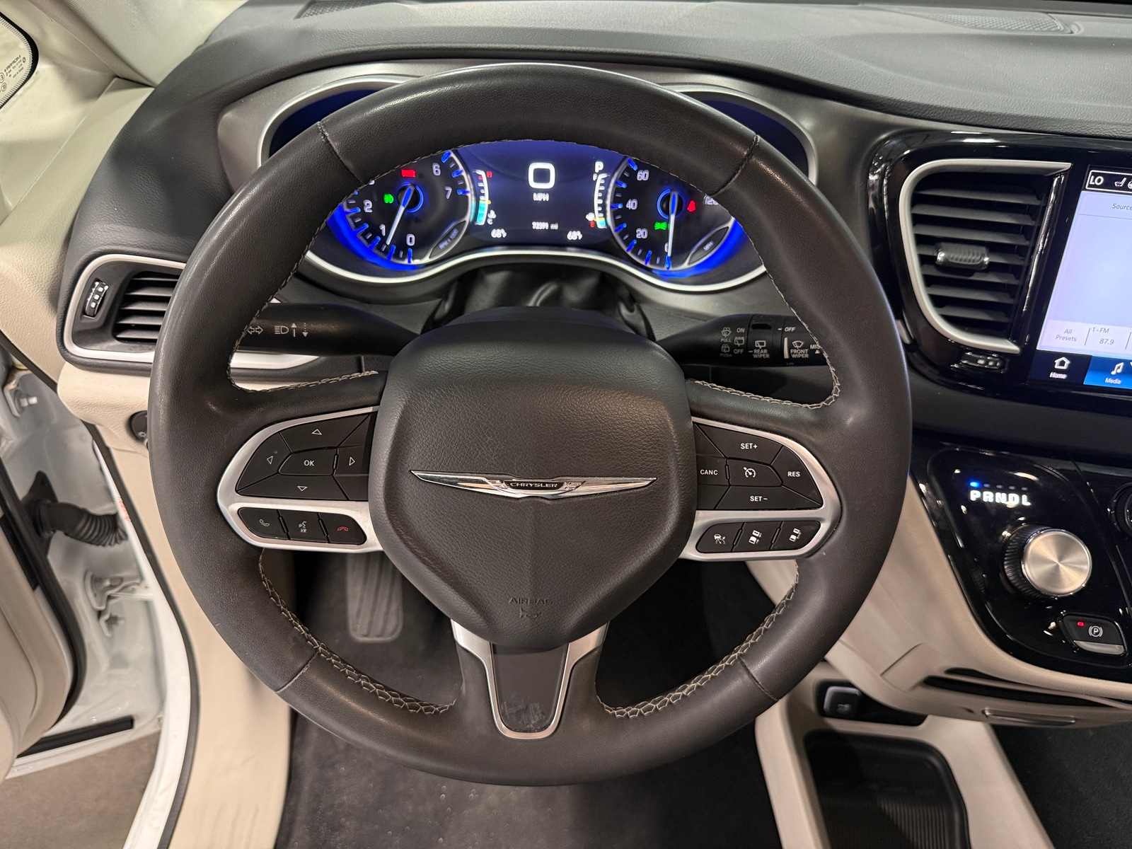 Thumbnail: 2023 Chrysler Pacifica - 4