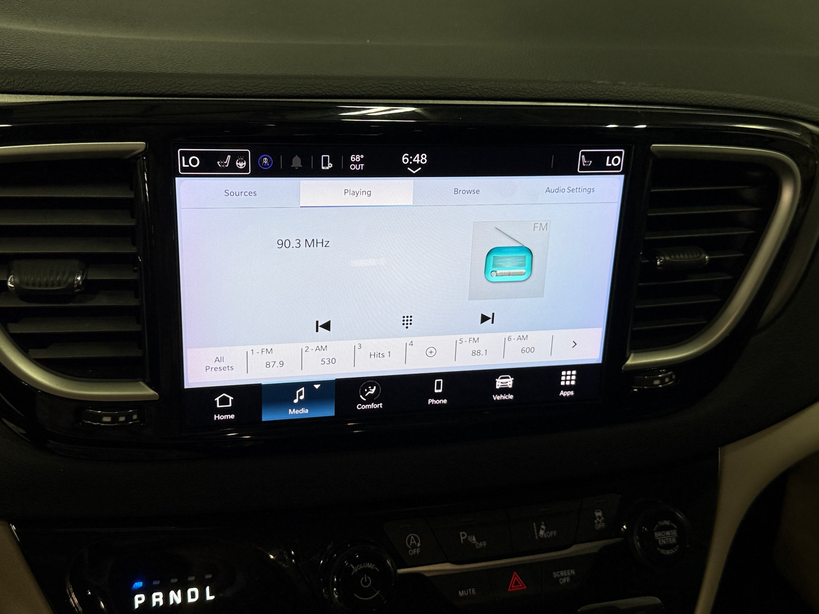 Thumbnail: 2023 Chrysler Pacifica - 3