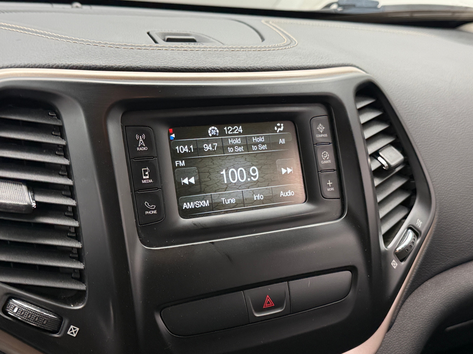 Thumbnail: 2018 Jeep Cherokee - 4