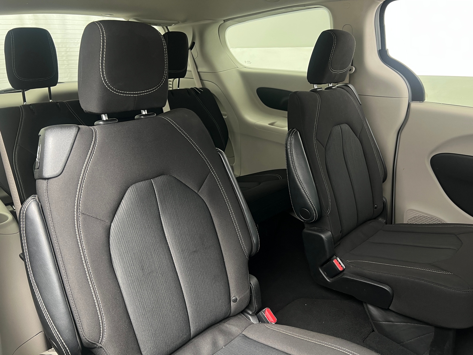 Thumbnail: 2023 Chrysler Voyager - 6