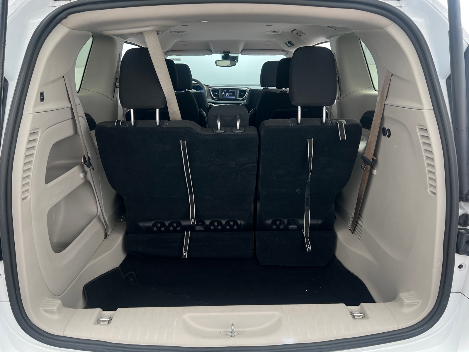 Thumbnail: 2023 Chrysler Voyager - 7