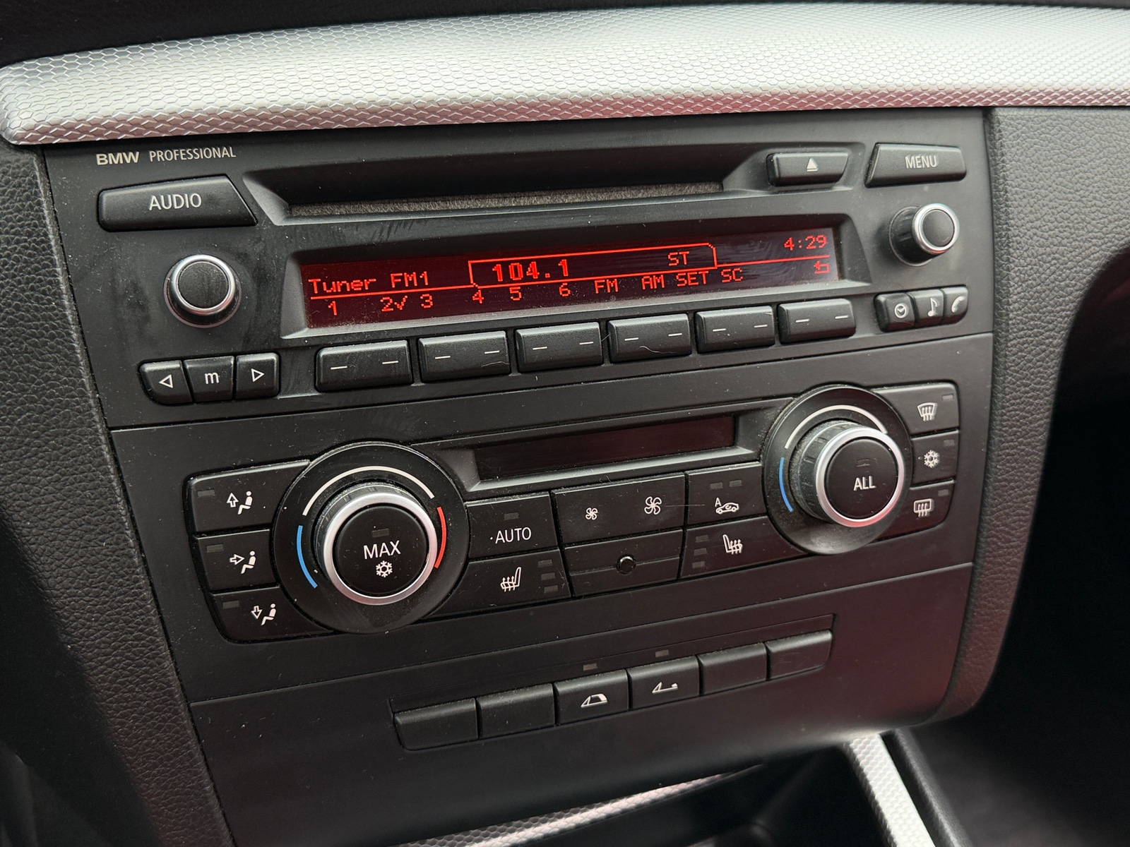 Thumbnail: 2011 BMW 1 Series - 3