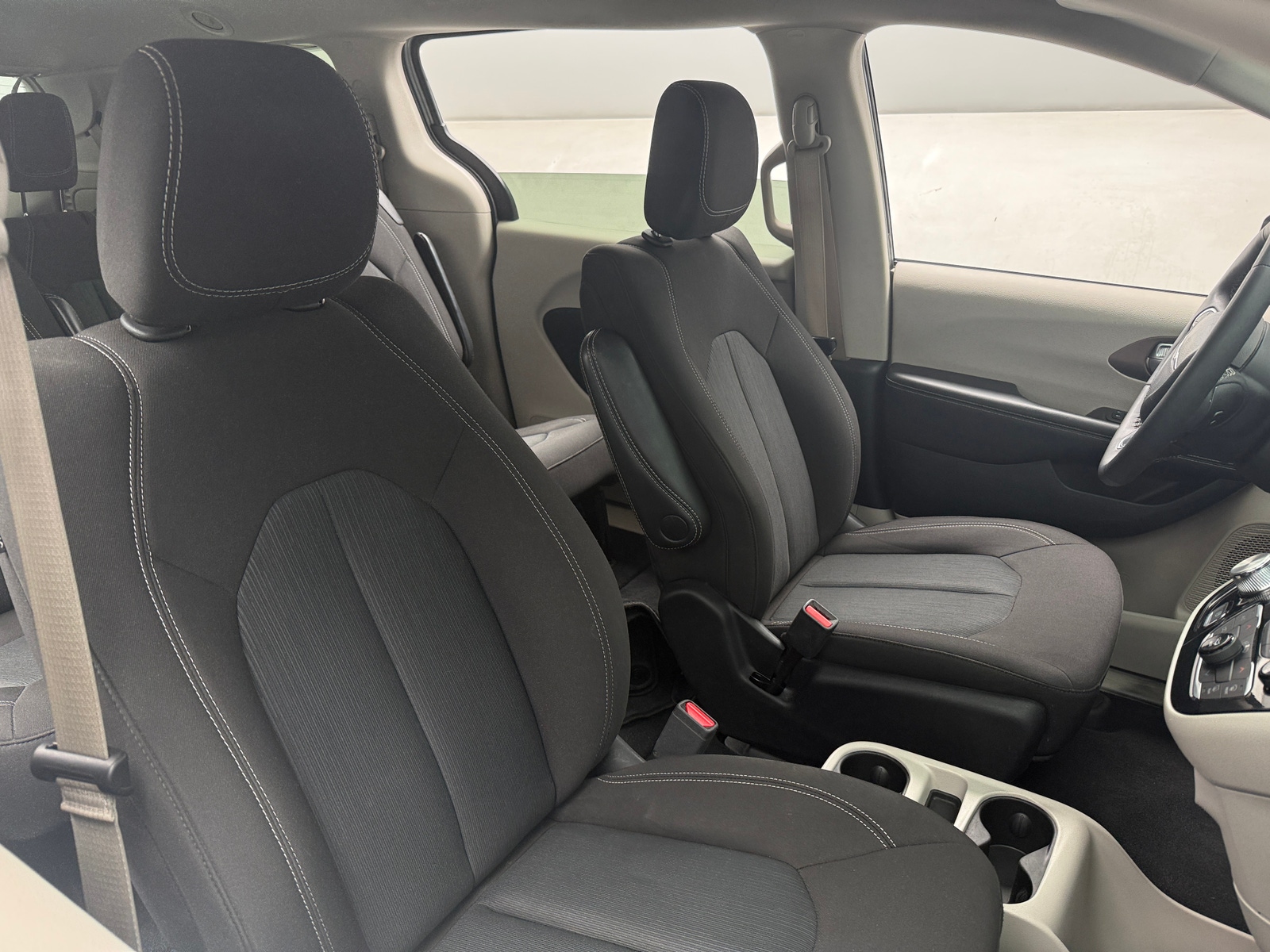 Thumbnail: 2023 Chrysler Voyager - 2