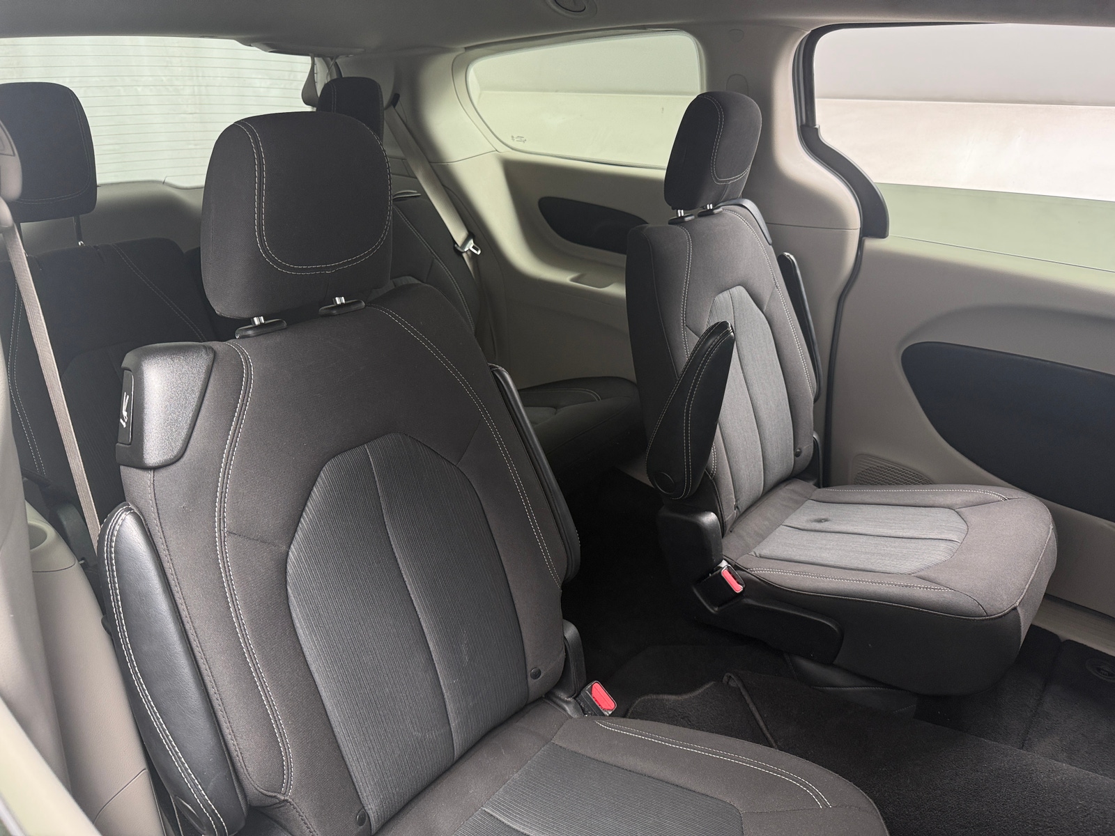 Thumbnail: 2023 Chrysler Voyager - 6