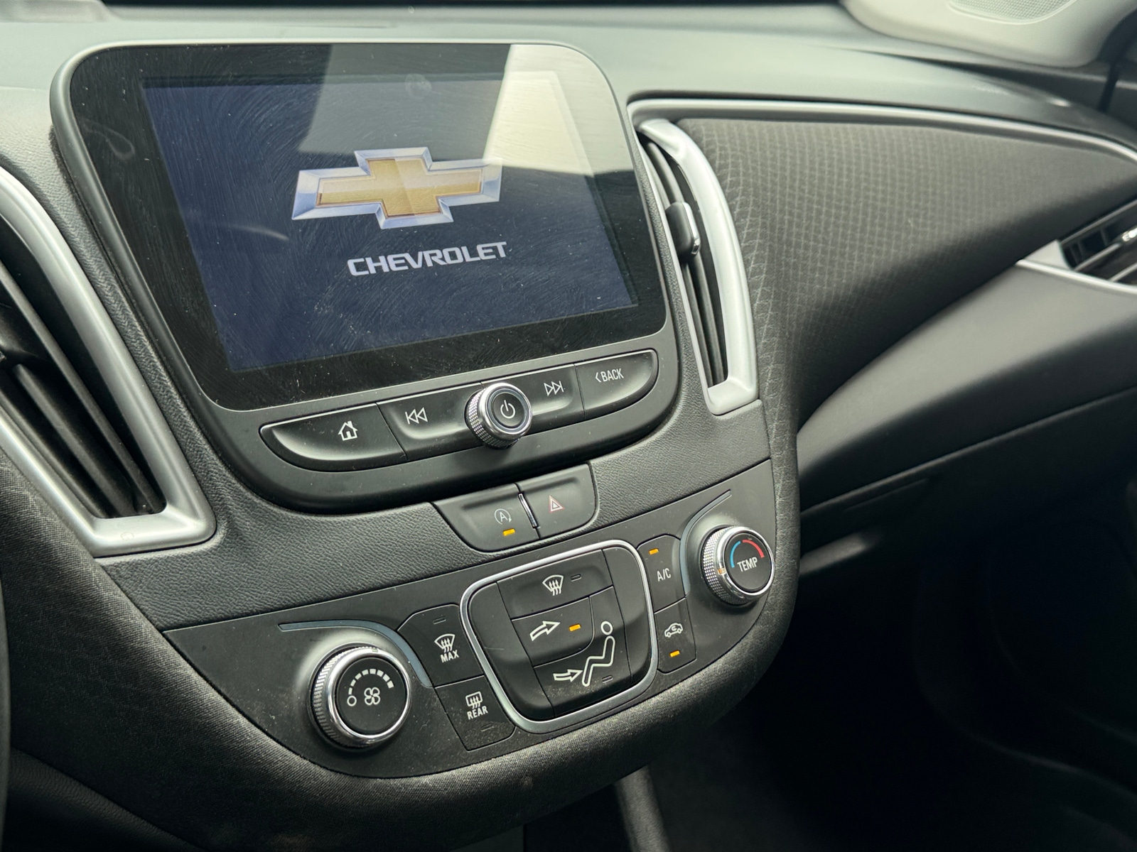 Thumbnail: 2024 Chevrolet Malibu - 4