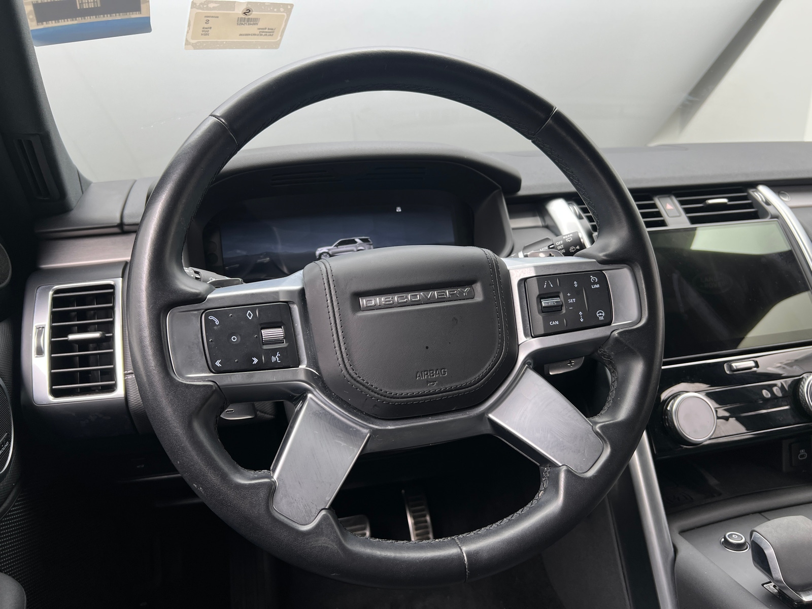 Thumbnail: 2024 Land Rover Discovery - 4