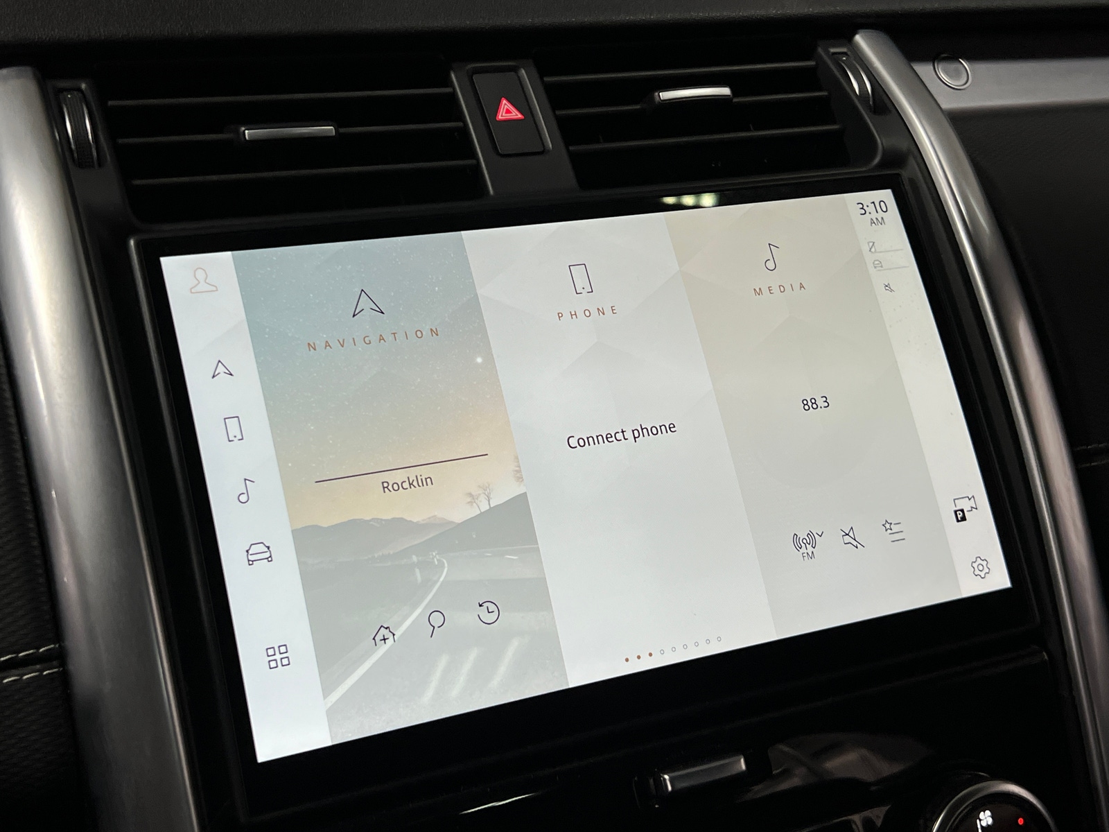 Thumbnail: 2024 Land Rover Discovery - 3