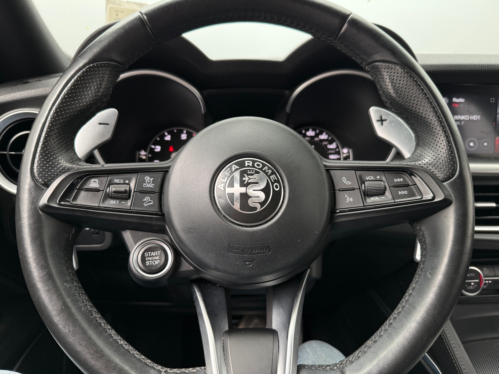 Thumbnail: 2023 Alfa Romeo Stelvio - 4