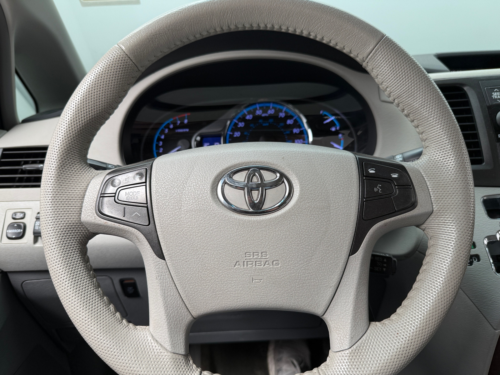 Thumbnail: 2014 Toyota Sienna - 4