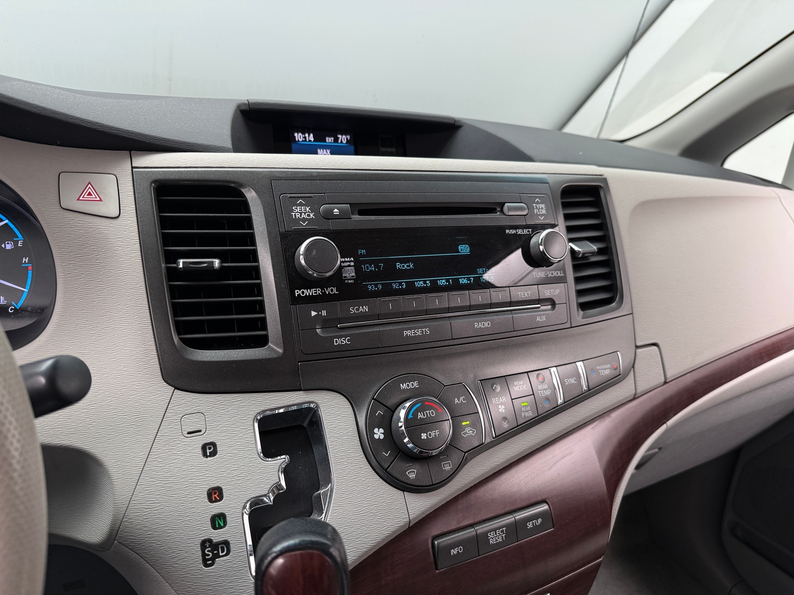 Thumbnail: 2014 Toyota Sienna - 3