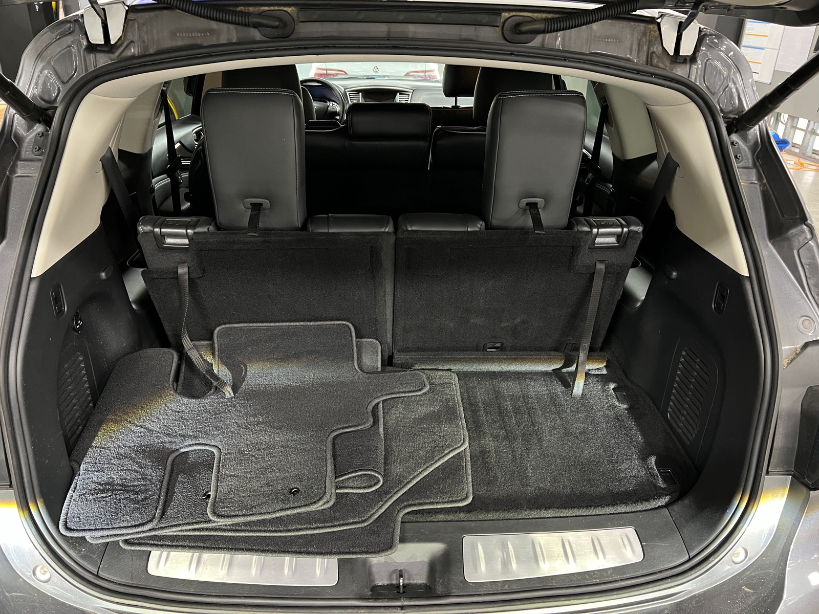 Thumbnail: 2019 INFINITI QX60 - 6
