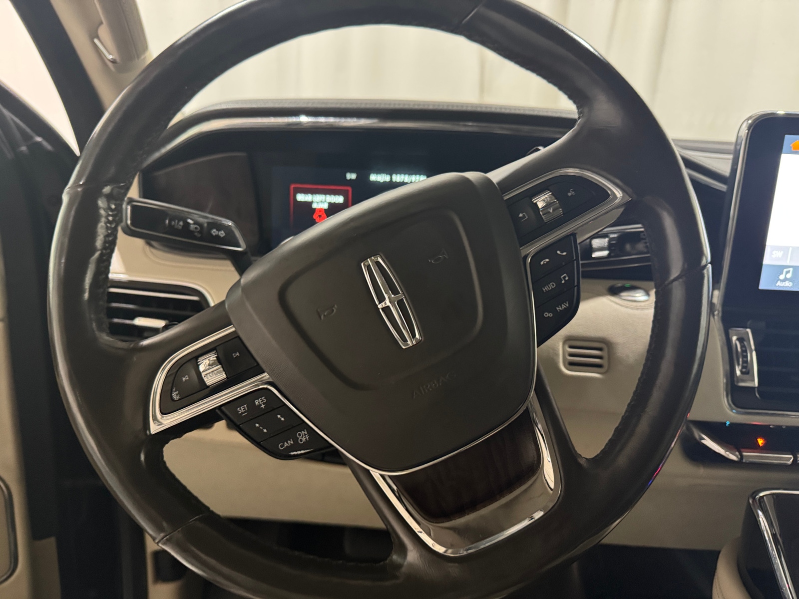 Thumbnail: 2018 Lincoln Navigator - 4
