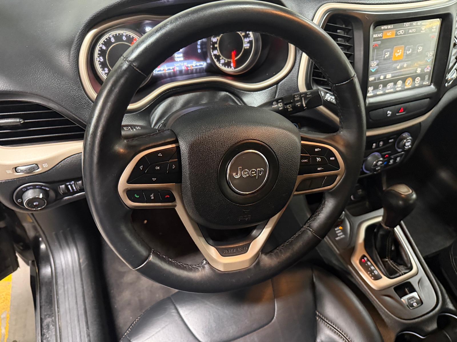 Thumbnail: 2017 Jeep Cherokee - 4
