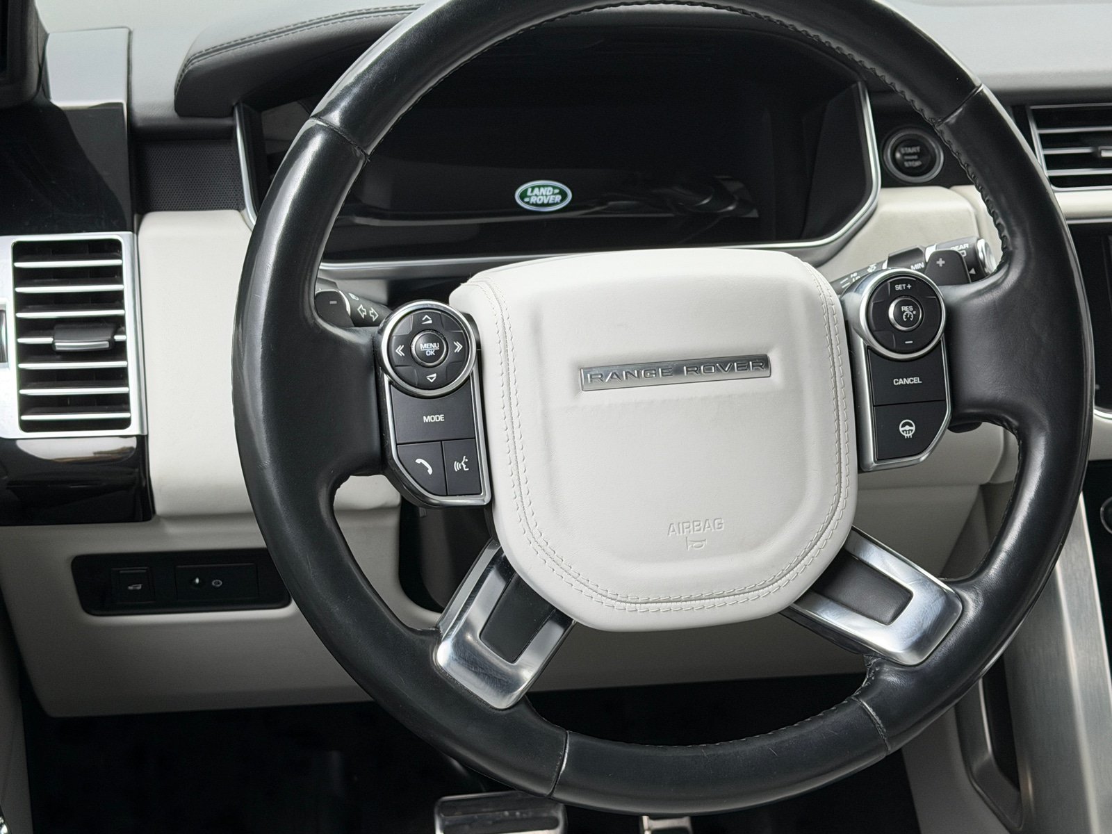 Thumbnail: 2016 Land Rover Range Rover - 4