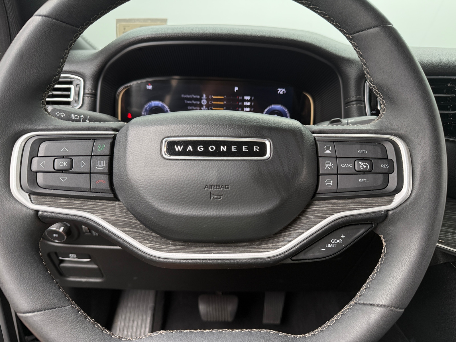 Thumbnail: 2022 Jeep Wagoneer - 4